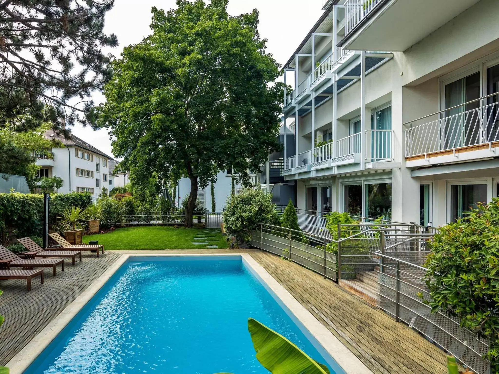Property building, Swimming Pool in Garrigae Villa La Florangerie - Hôtel - Piscine & SPA inclus