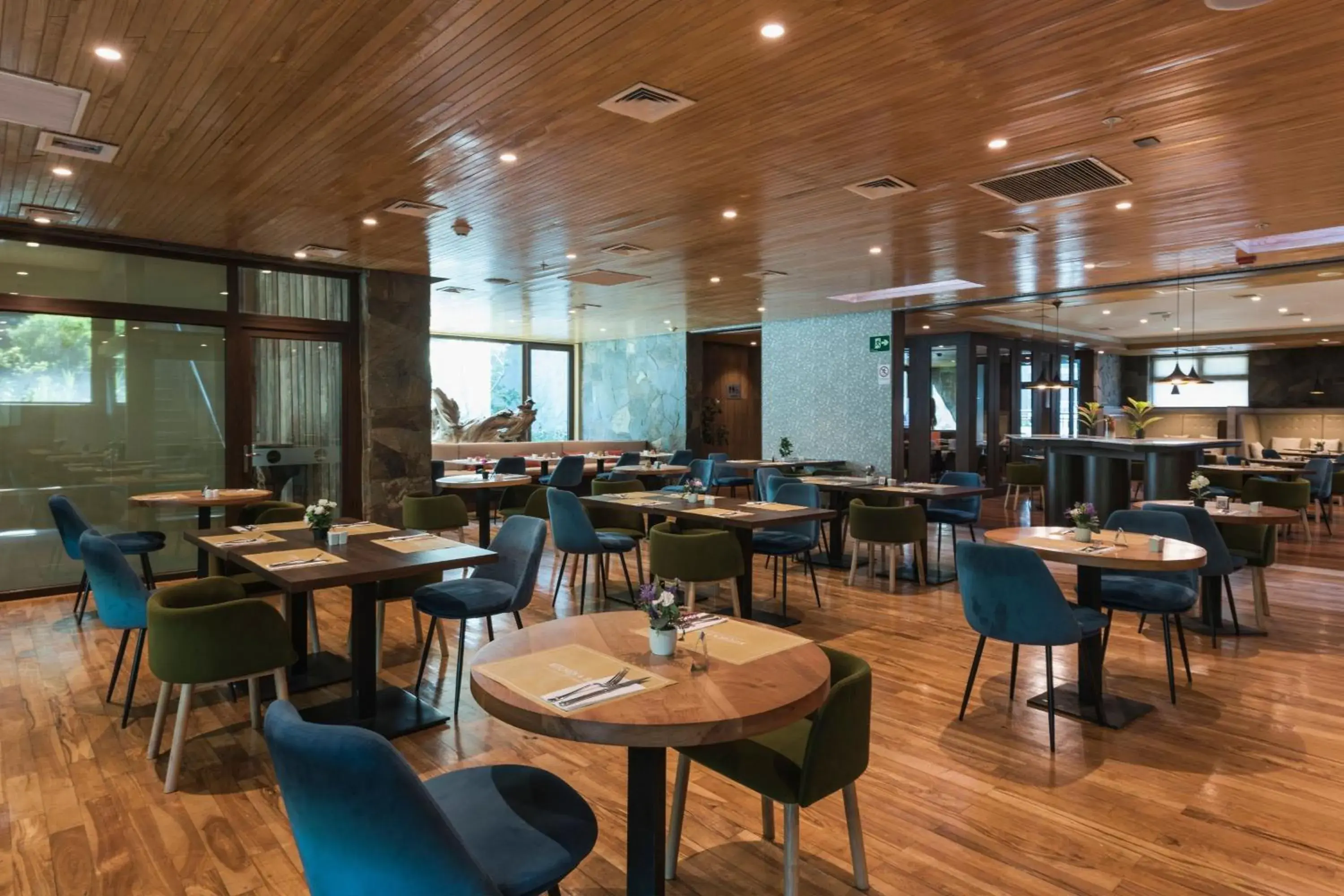 Restaurant/Places to Eat in Courtyard by Marriott Puerto Montt