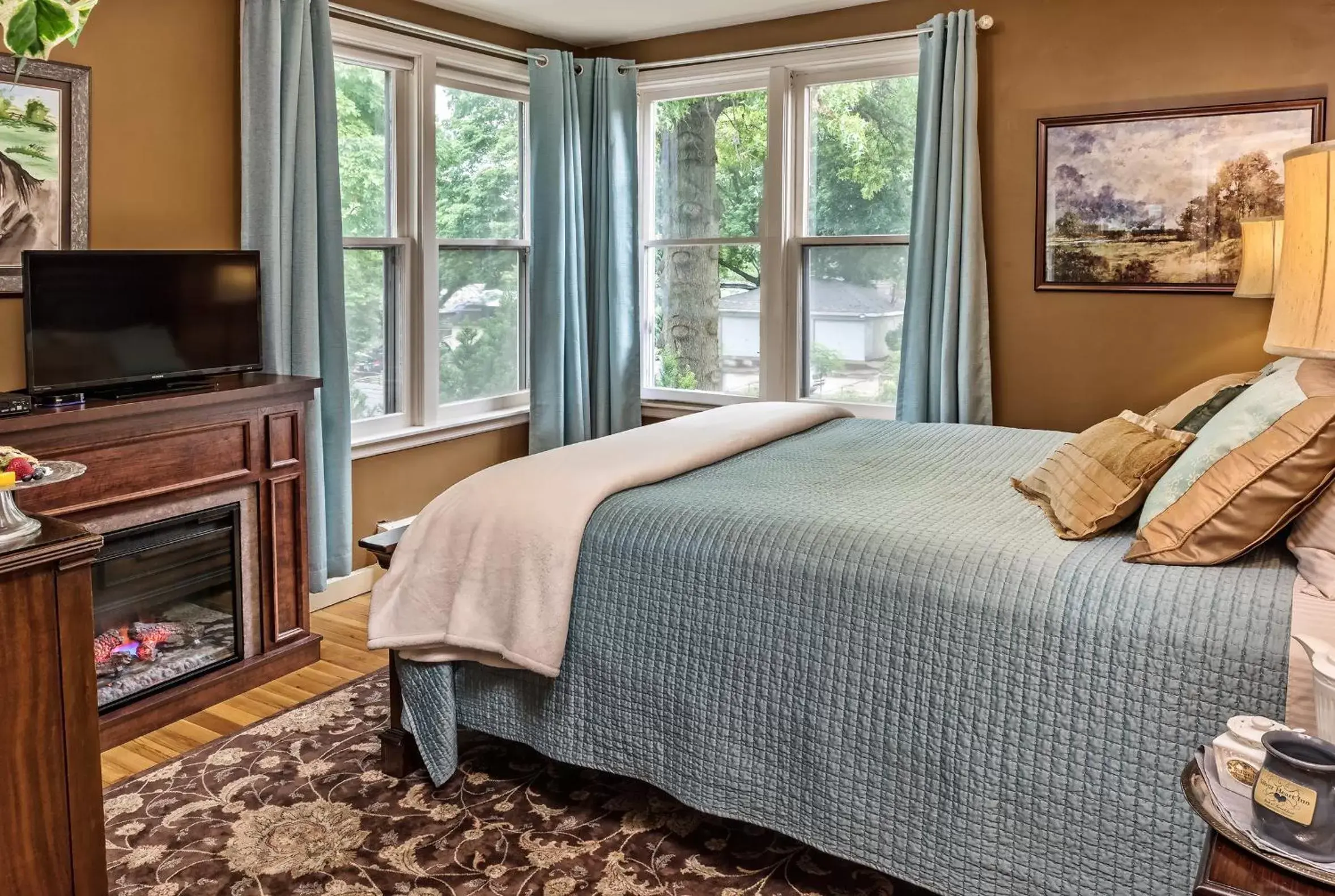 Photo of the whole room, Bed in Silver Heart Inn & Cottages