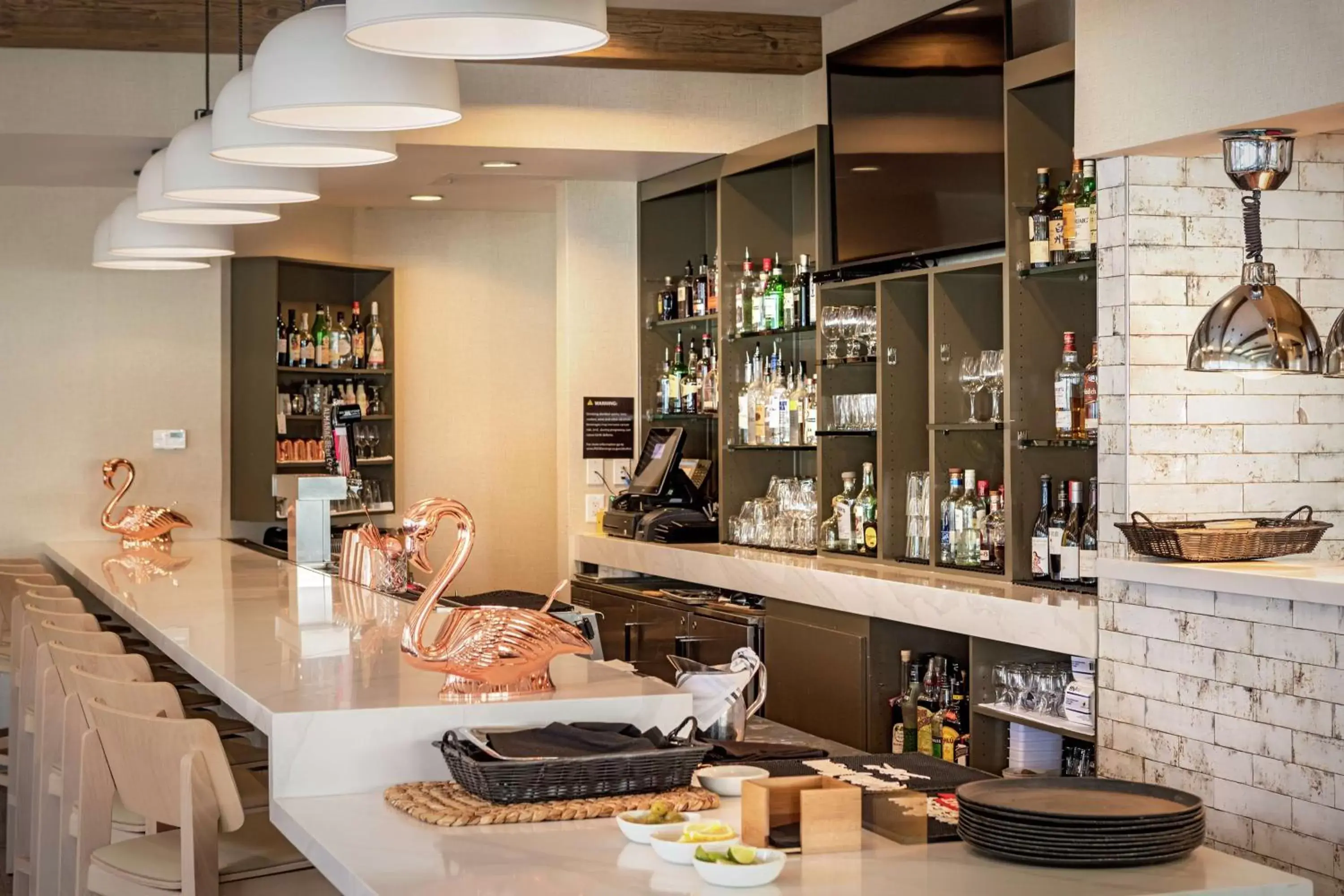 Lounge or bar, Restaurant/Places to Eat in Hilton Garden Inn Davis Downtown