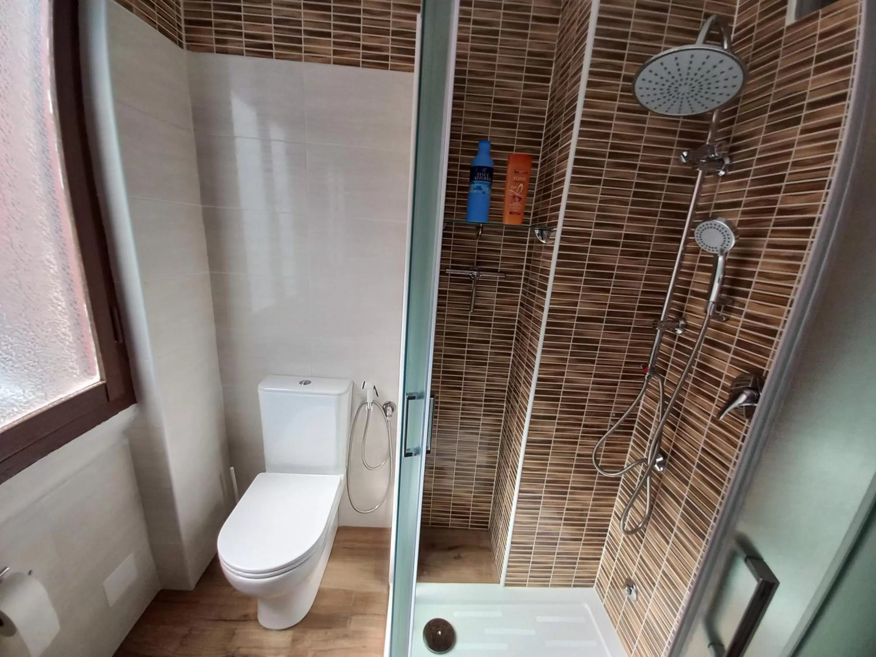 Shower in Inna Best House