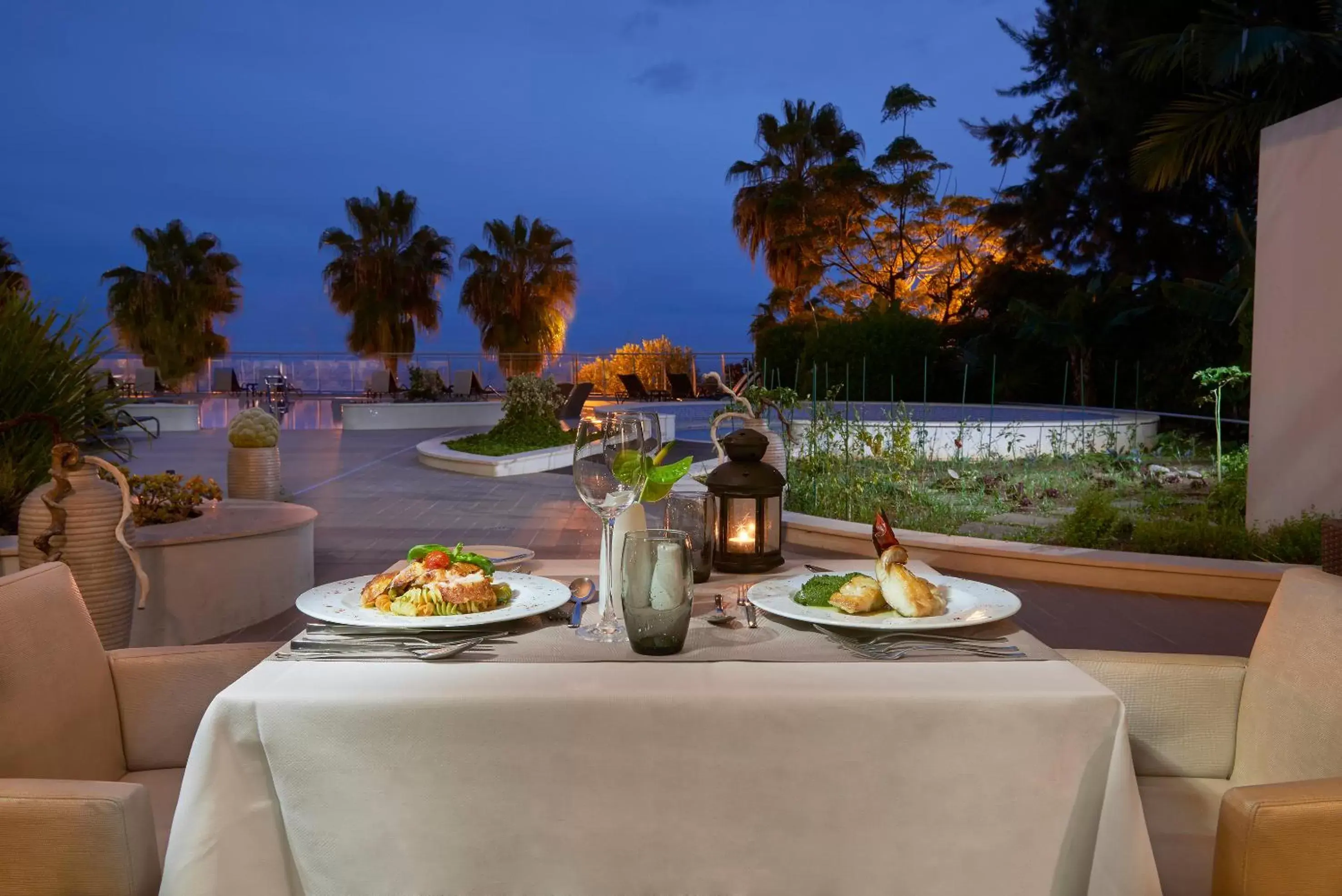 Restaurant/places to eat in Melia Madeira Mare