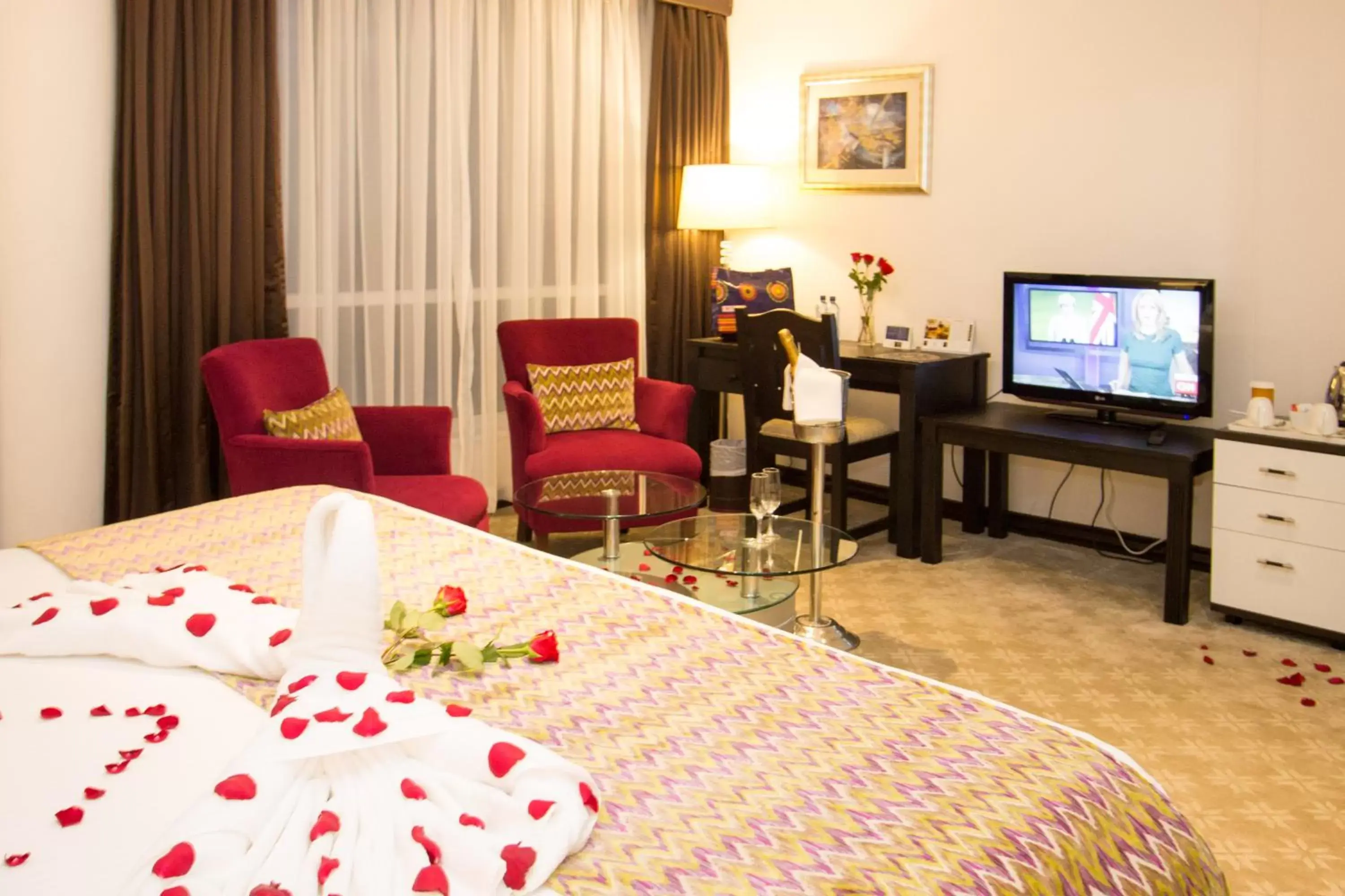 Bed, TV/Entertainment Center in The Panari Hotel