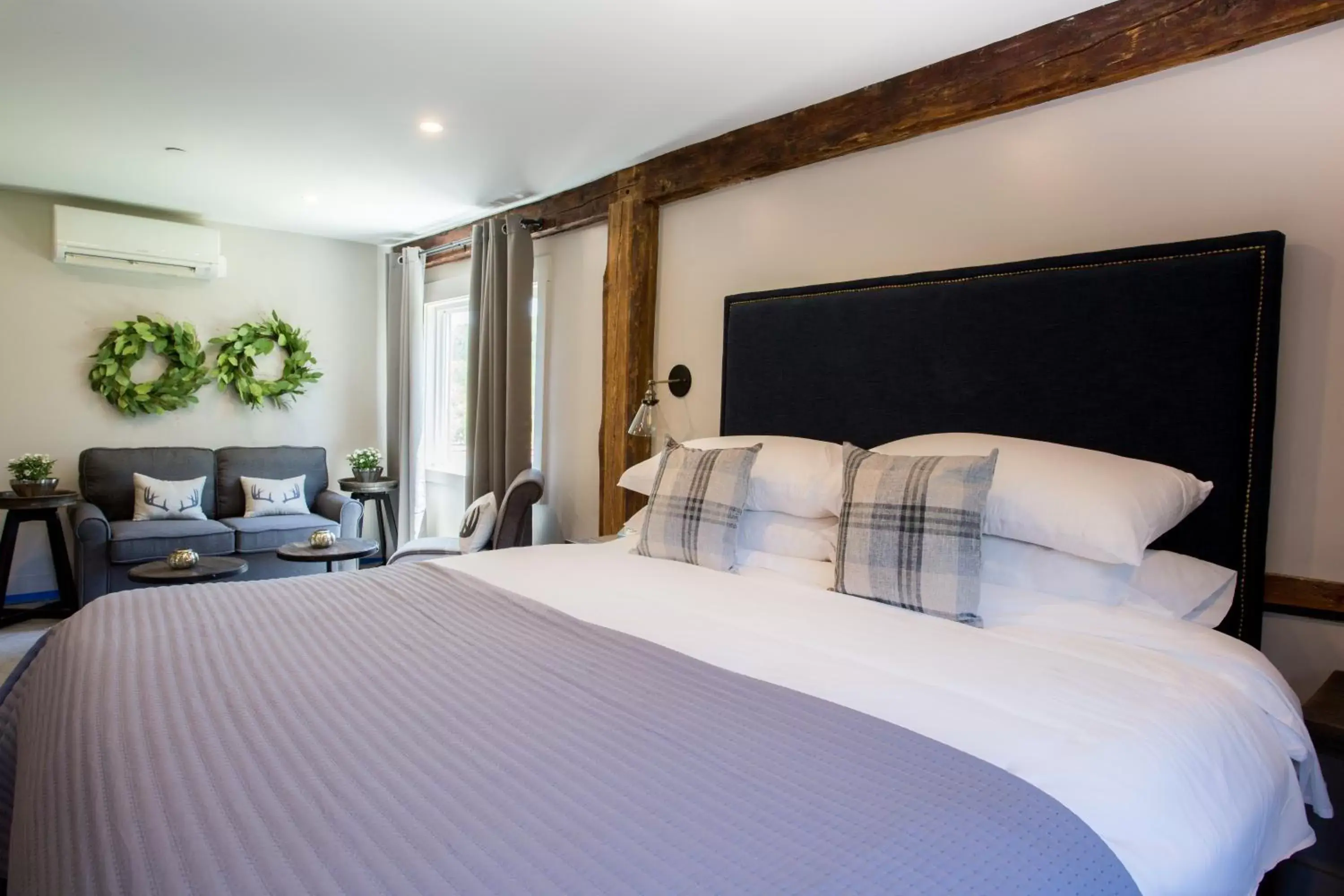 Bedroom in Mountain Meadows Lodge