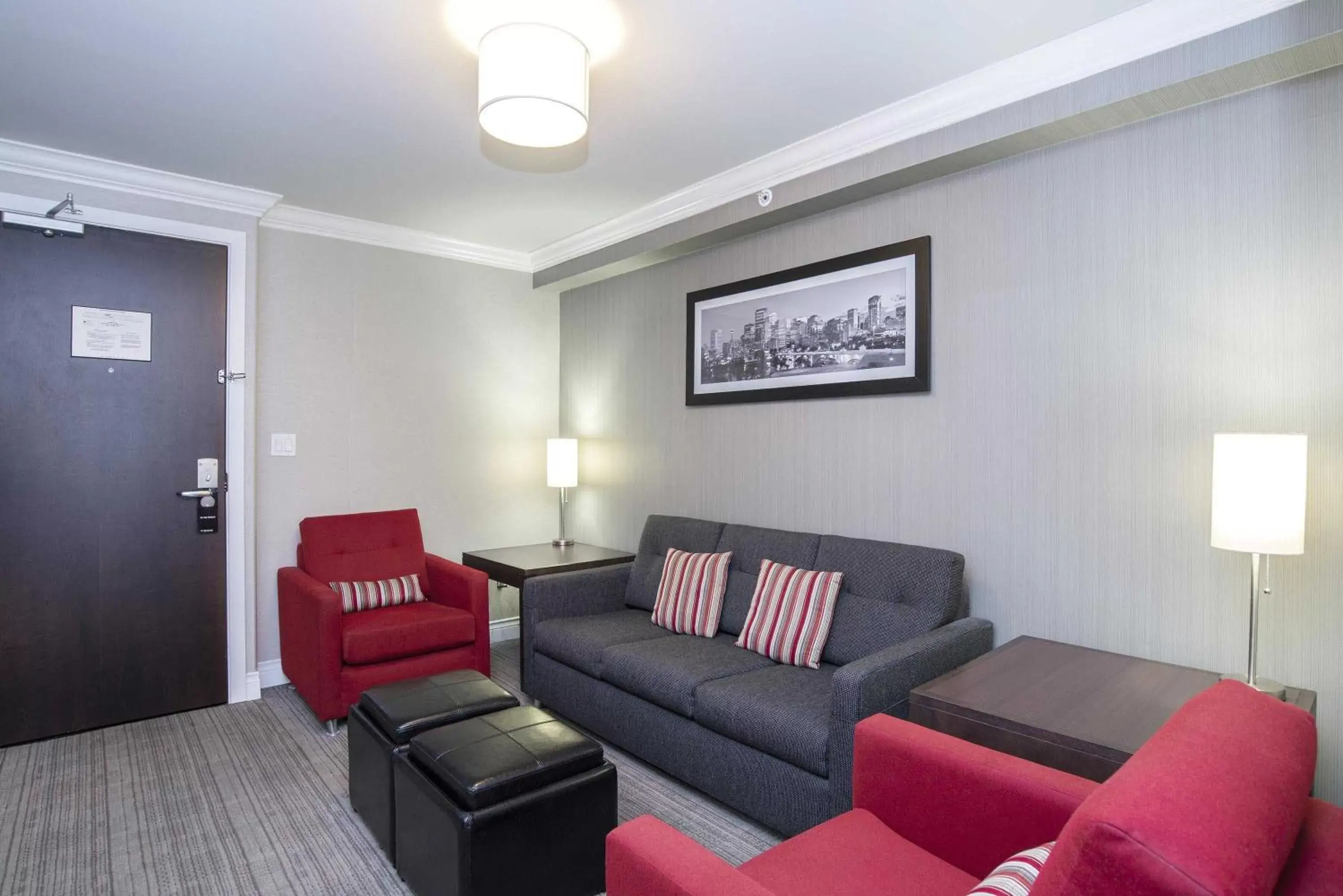 Living room in Sandman Hotel & Suites Calgary South