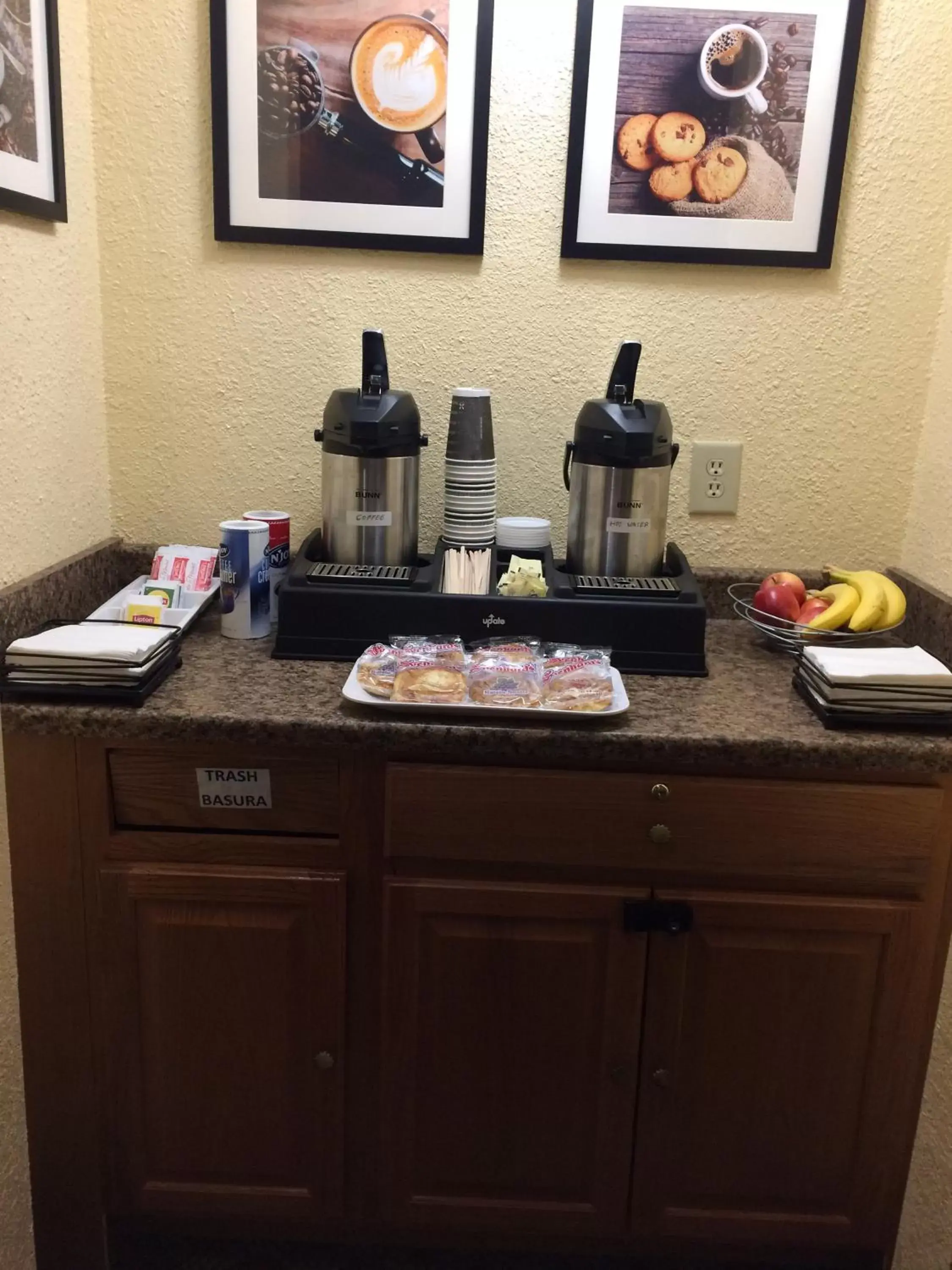 Dining area in Holland Inn and Suites