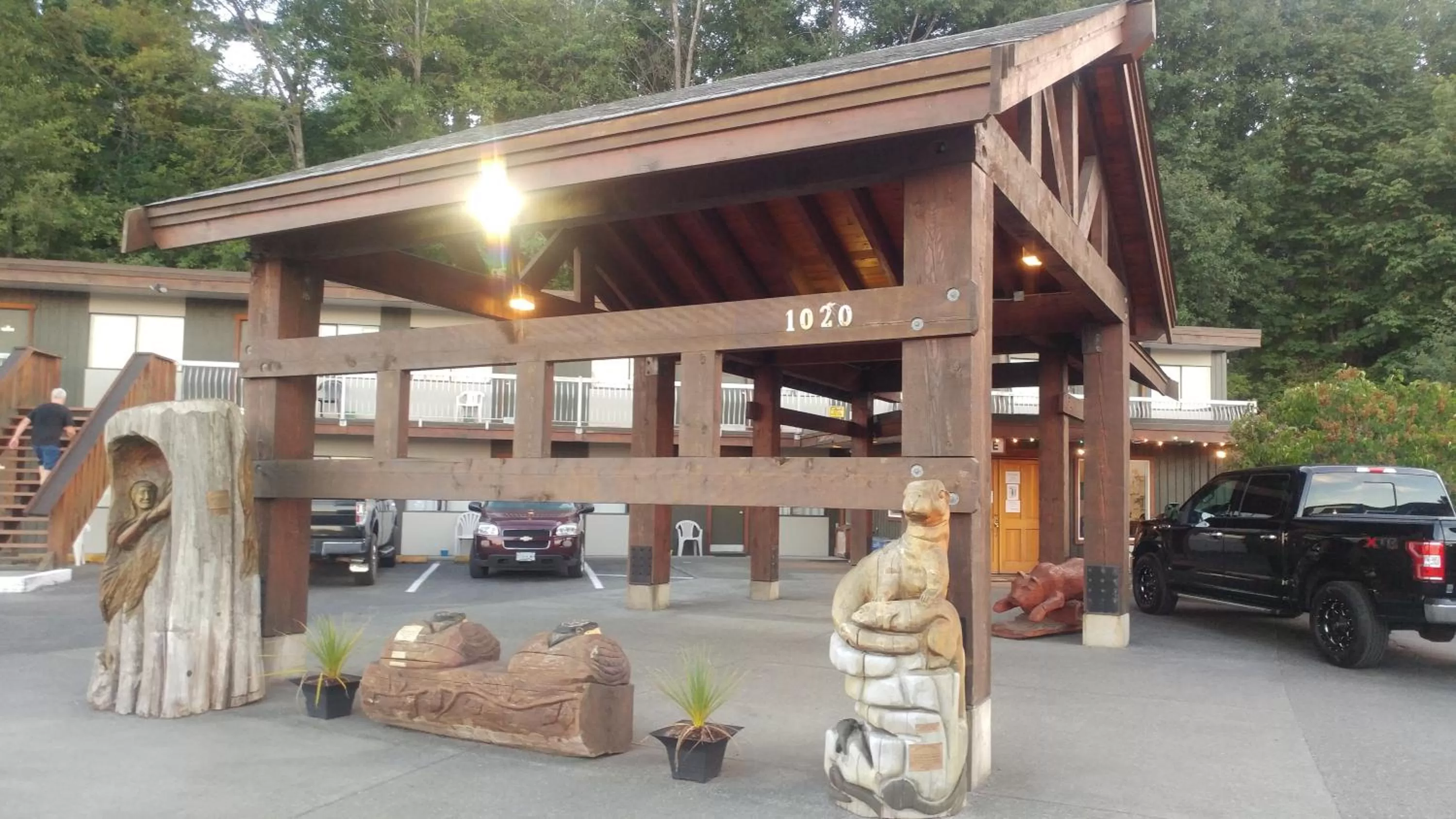 Property building, BBQ Facilities in Big Rock Motel