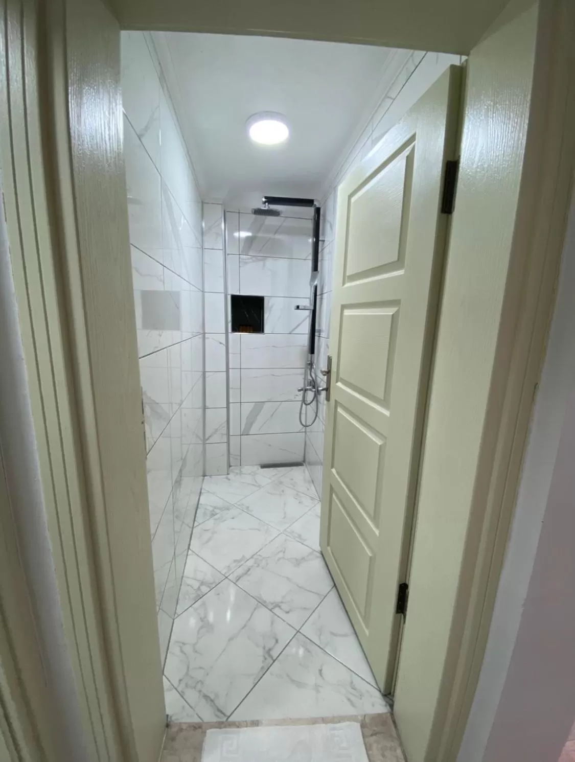 Shower in AMASRA Marina Pansiyon