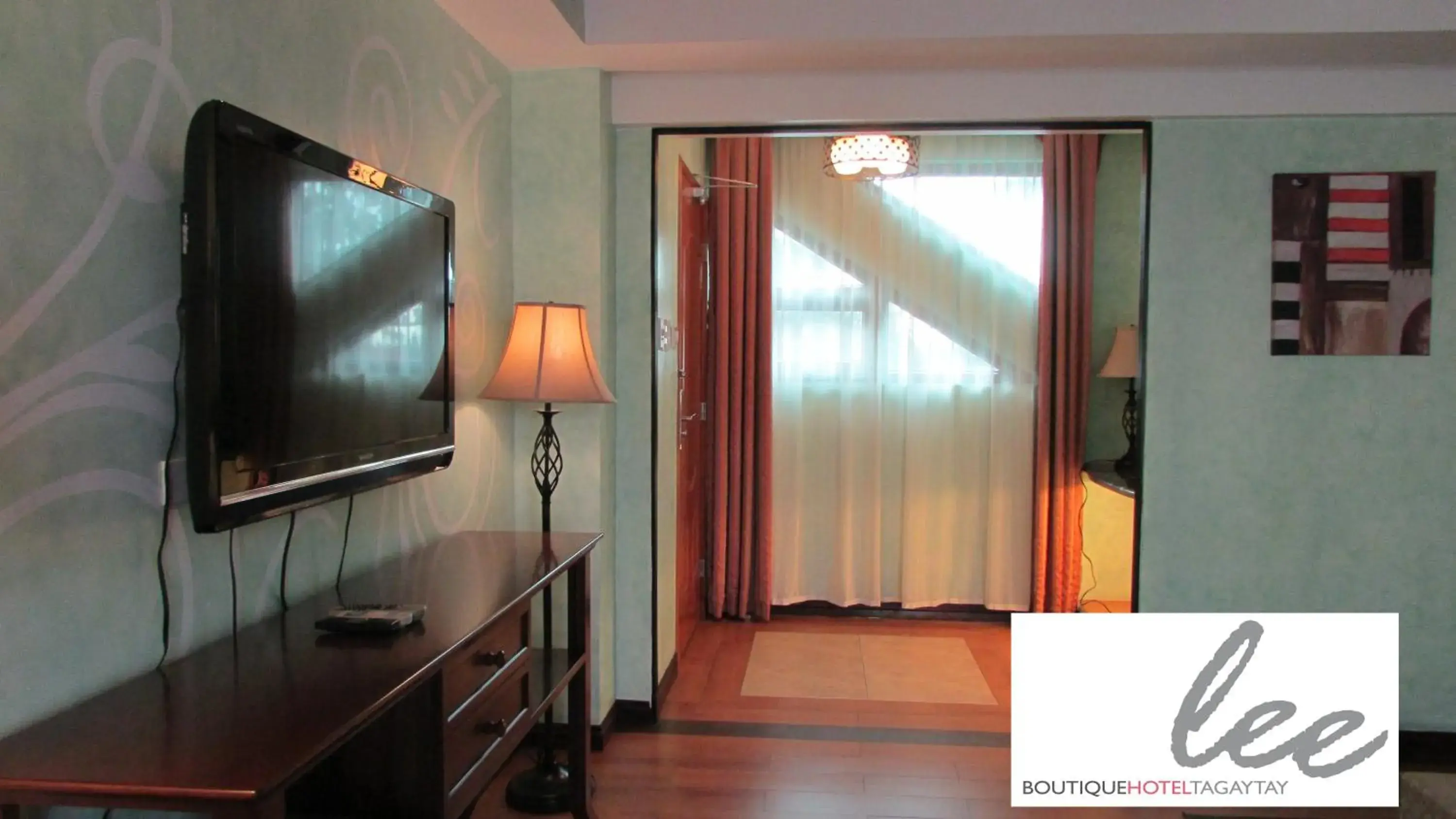 Bedroom, TV/Entertainment Center in Lee Boutique Hotel Tagaytay