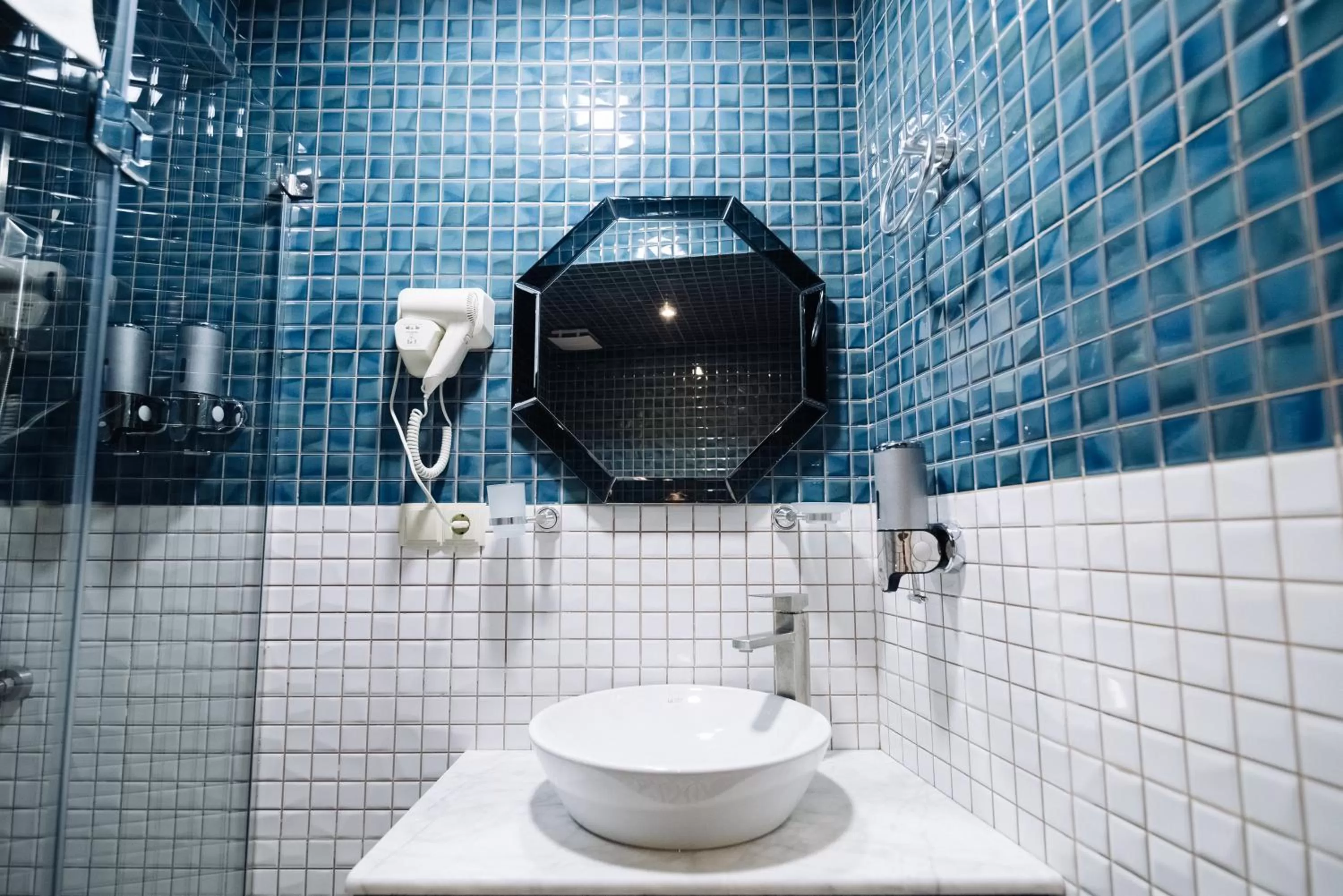 Bathroom in Royal Plaza Hotel