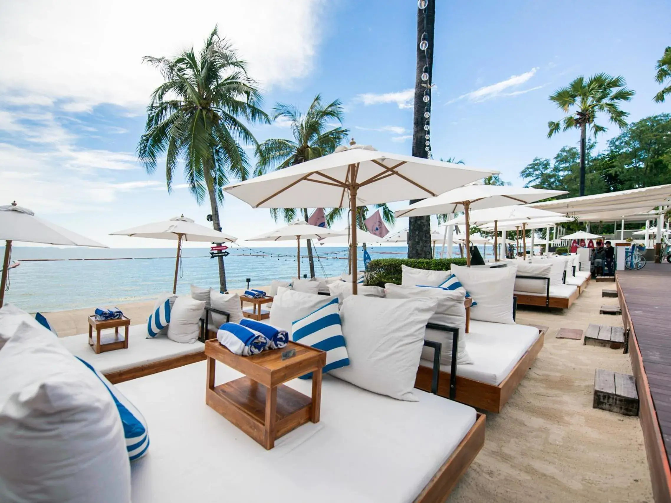 Seating area in Pullman Pattaya Hotel G