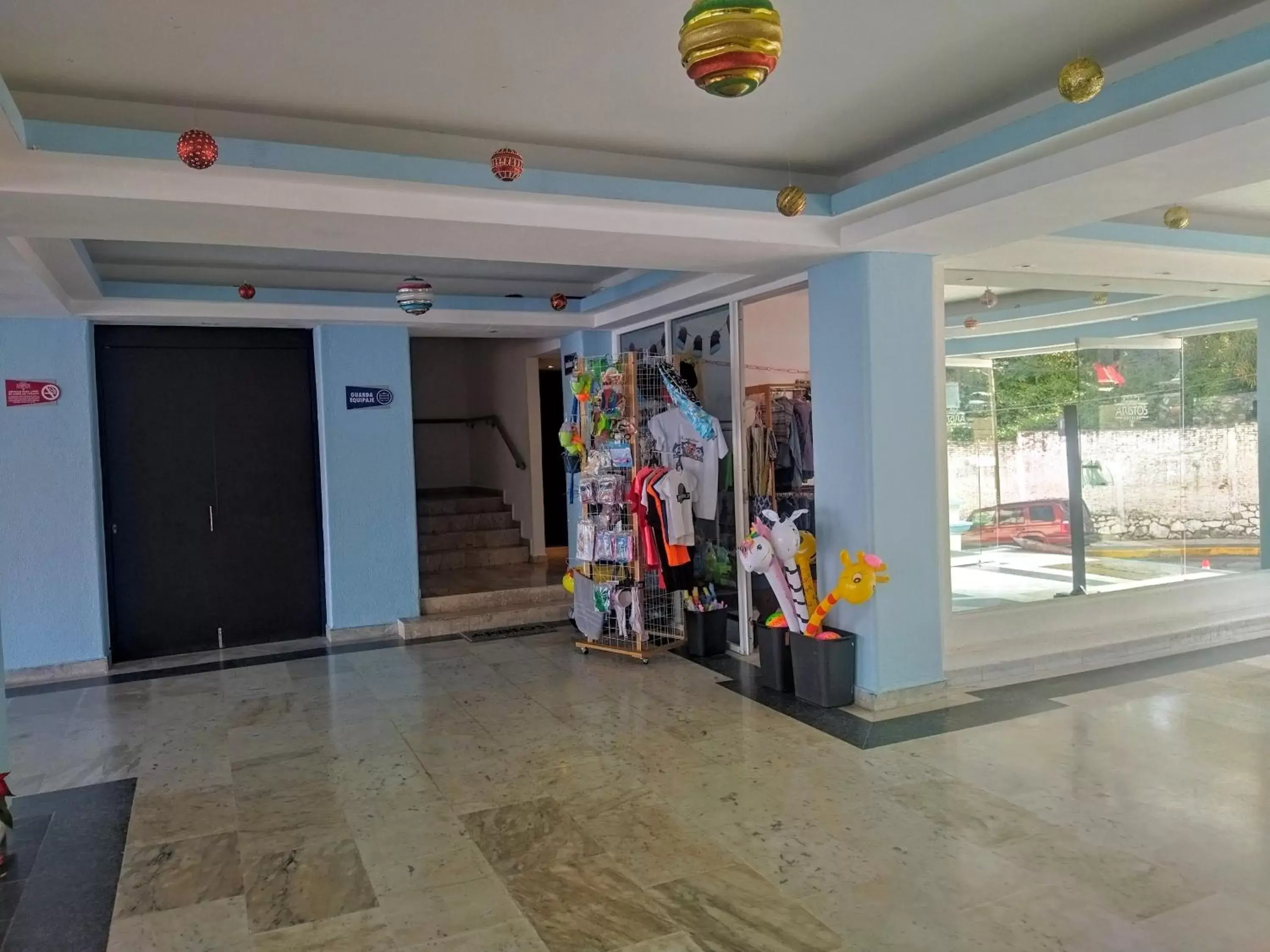 On-site shops in Hotel Aristos Acapulco