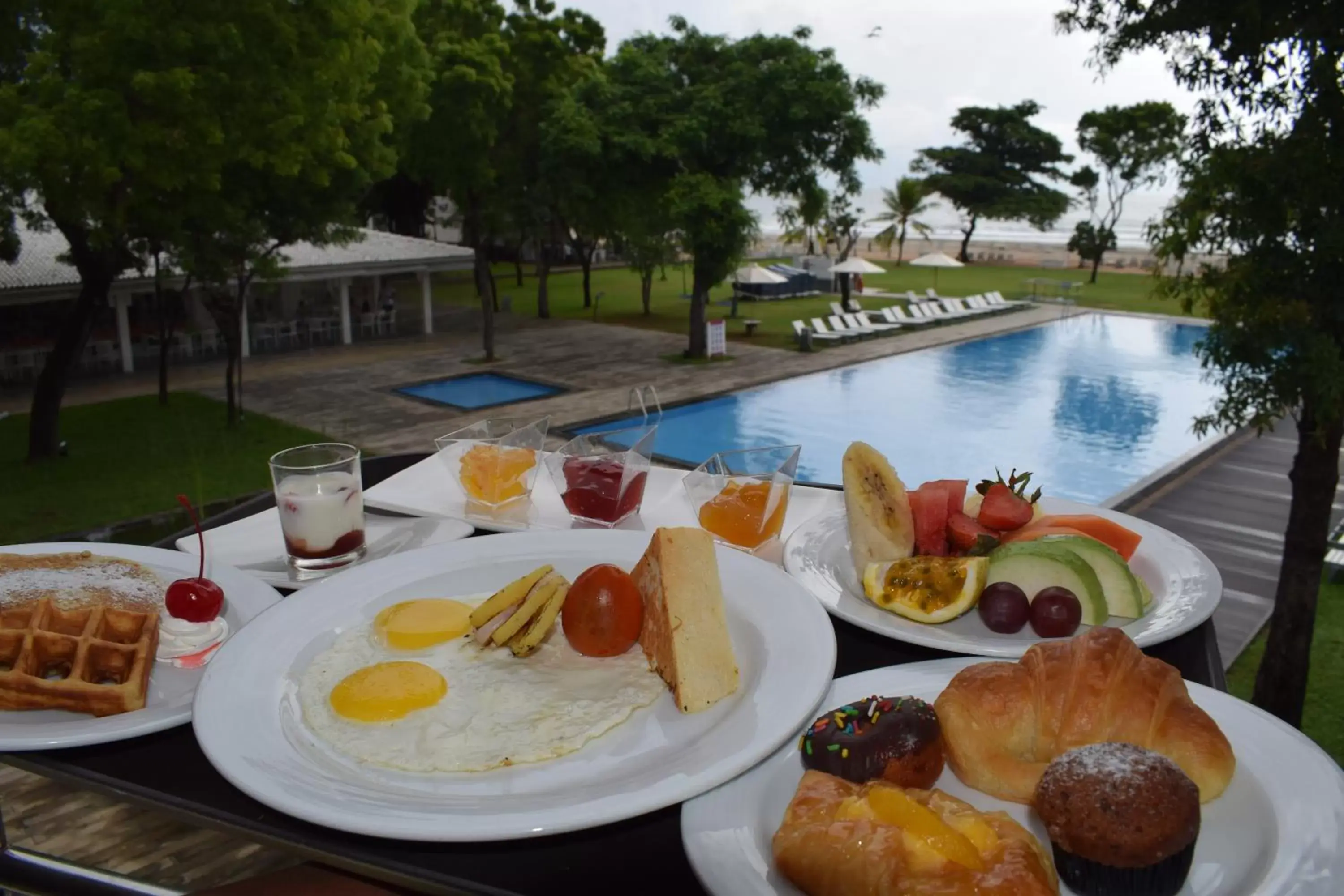 Breakfast, Swimming Pool in Trinco Blu by Cinnamon