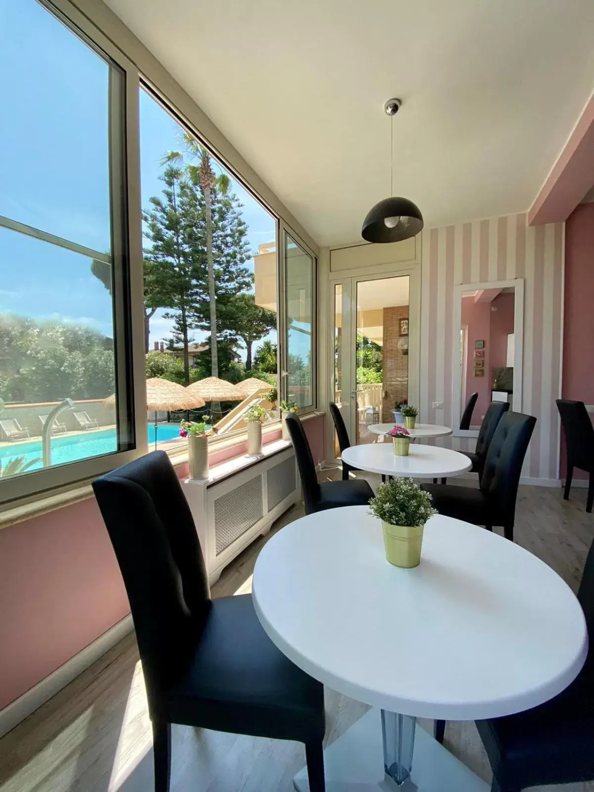 Dining Area in Resort la Magnolia