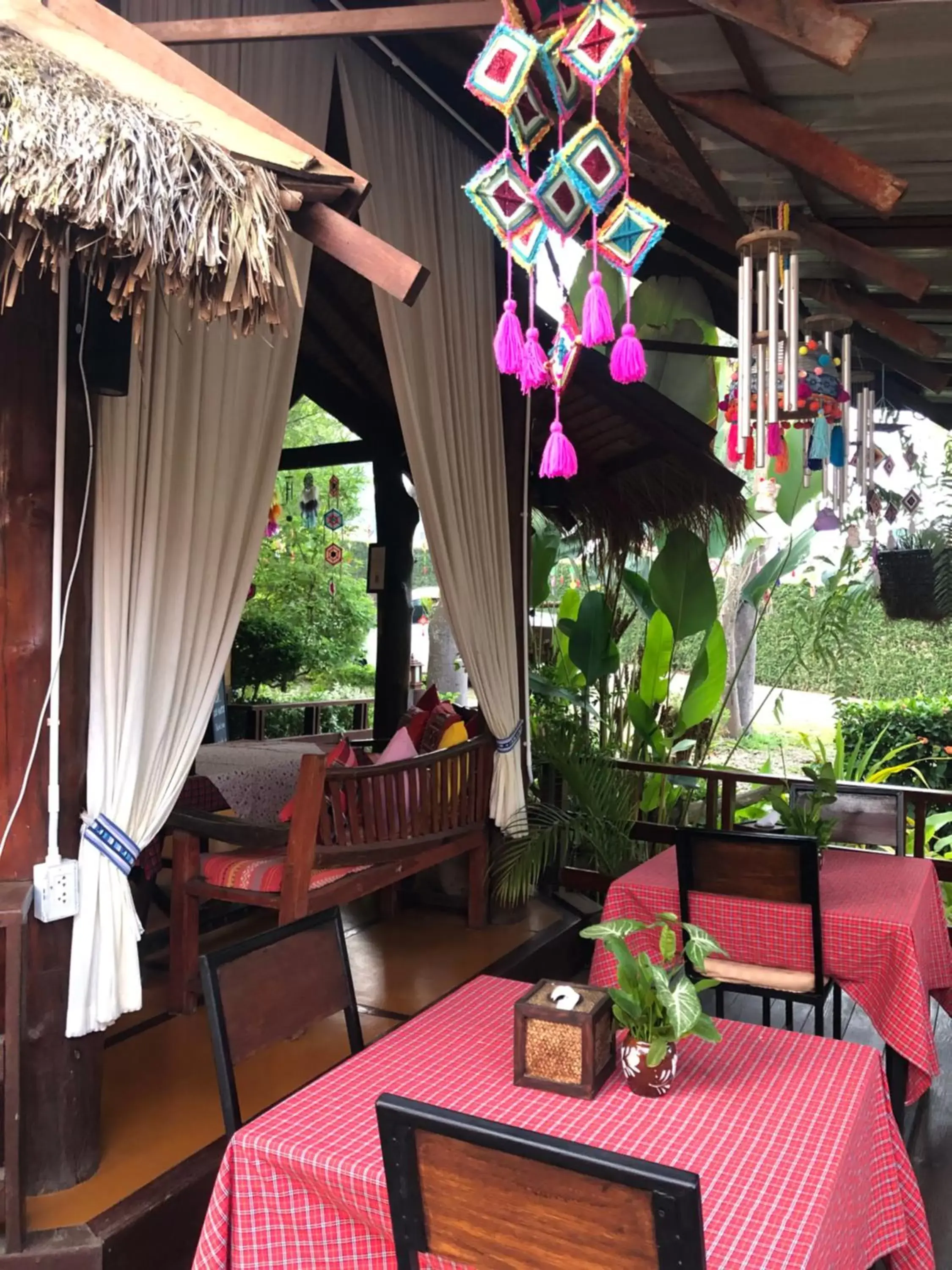 Restaurant/Places to Eat in Pura Vida Pai Resort