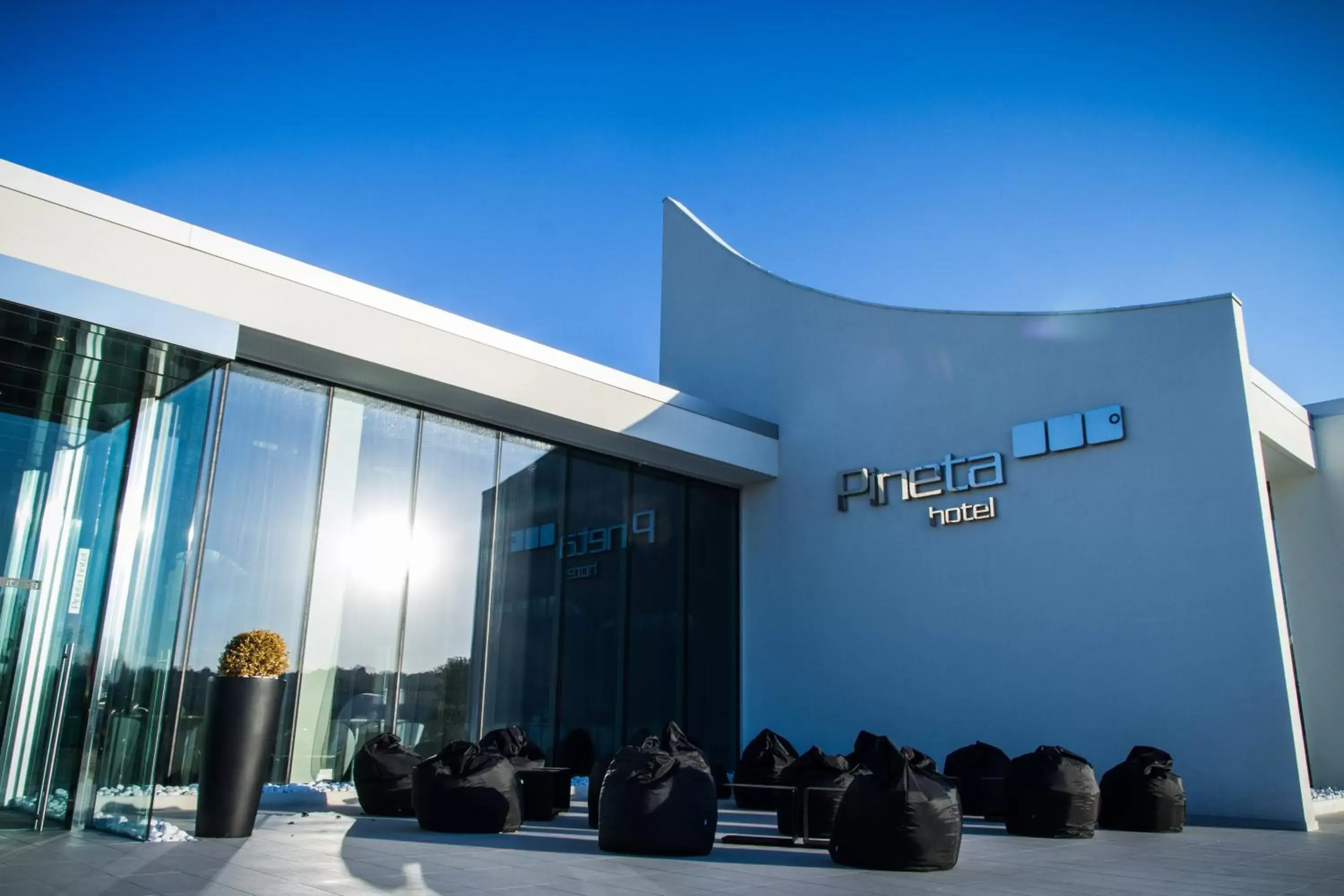 Facade/entrance in Pineta Hotel Facade/entrance in Pineta Hotel