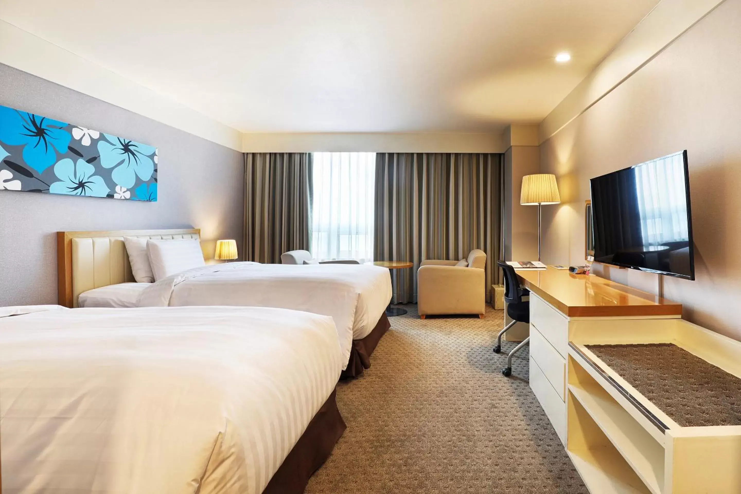 Bed, TV/Entertainment Center in Best Western Premier Incheon Airport Hotel