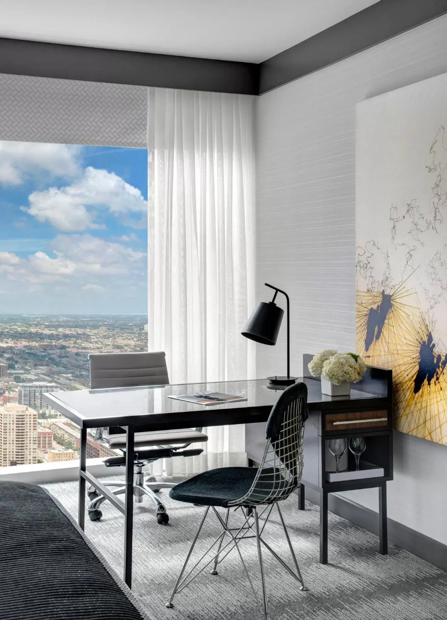 Photo of the whole room, Seating Area in Loews Chicago Hotel