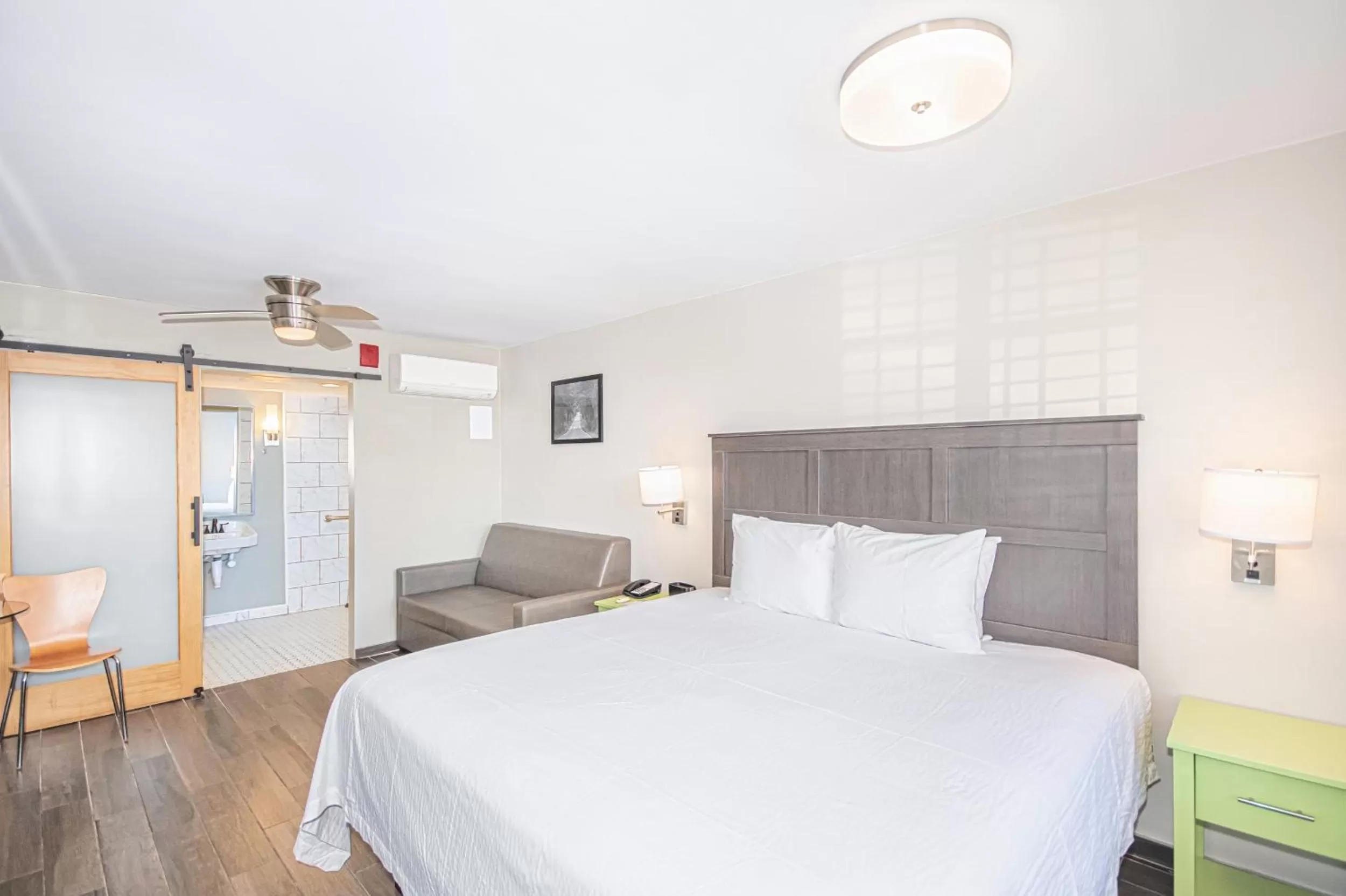 Bed in Seven Hills Suites Tallahassee