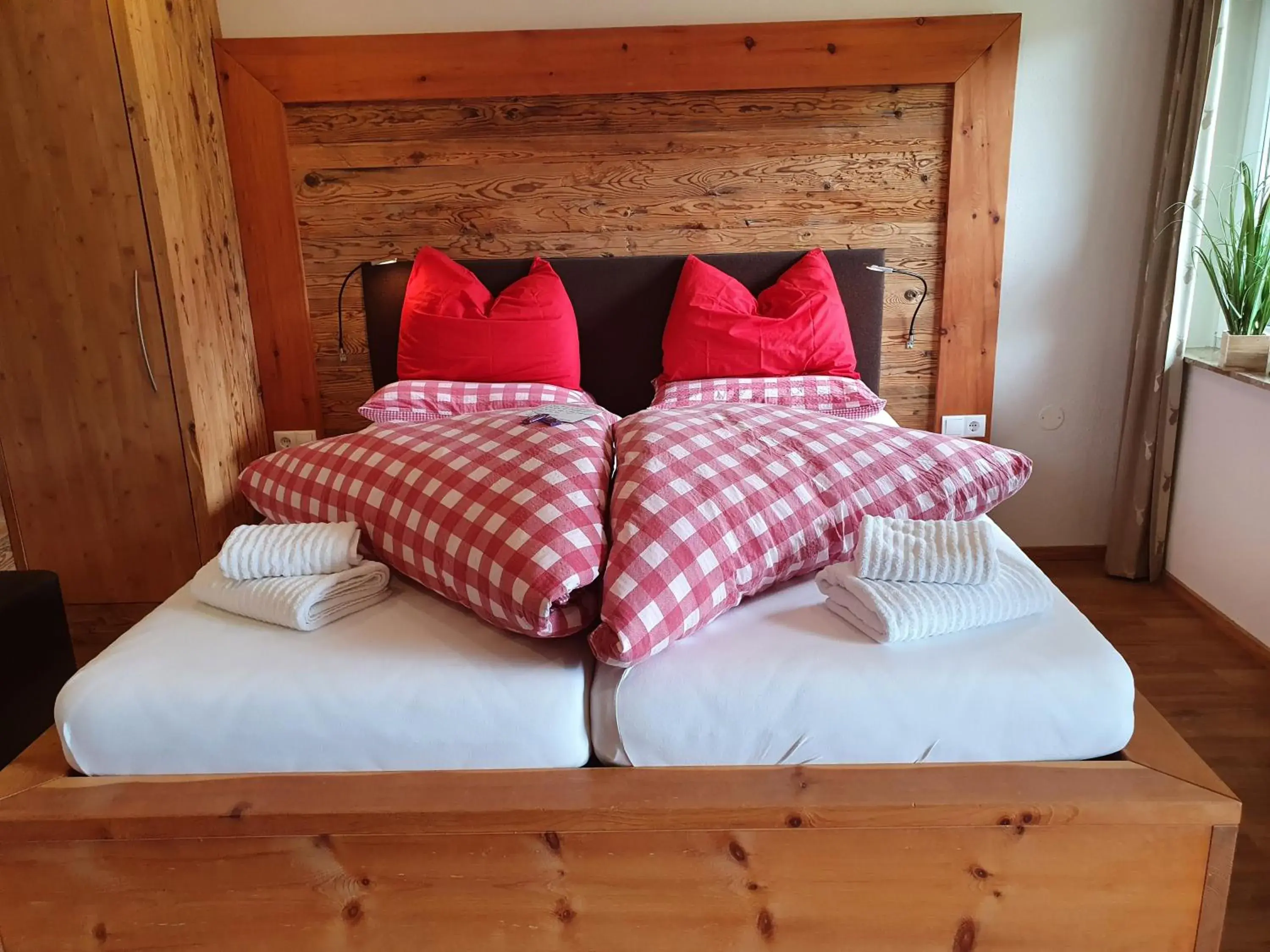 Photo of the whole room, Bed in Alpenhof