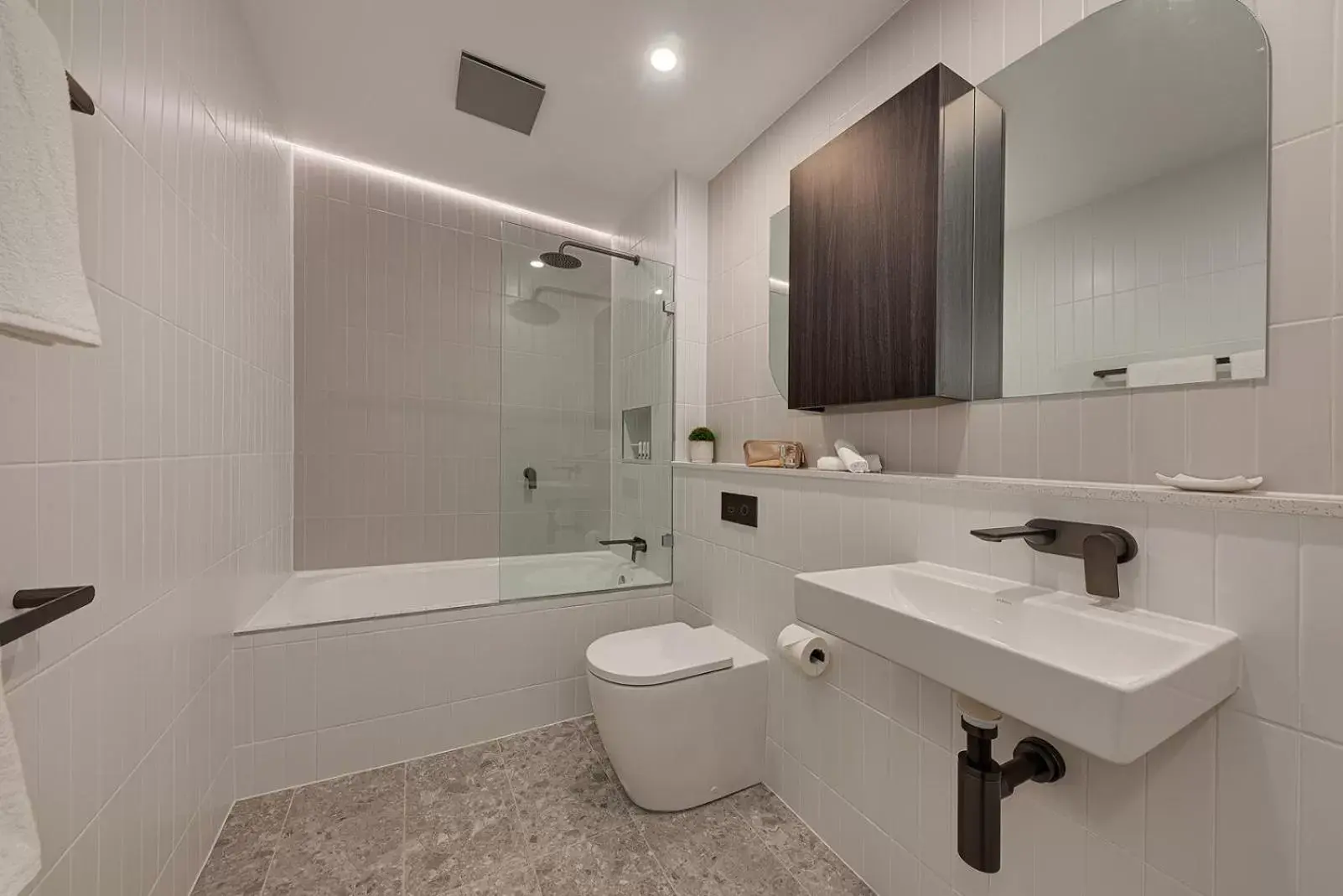 Shower, Bathroom in Littomore Suites Kingswood