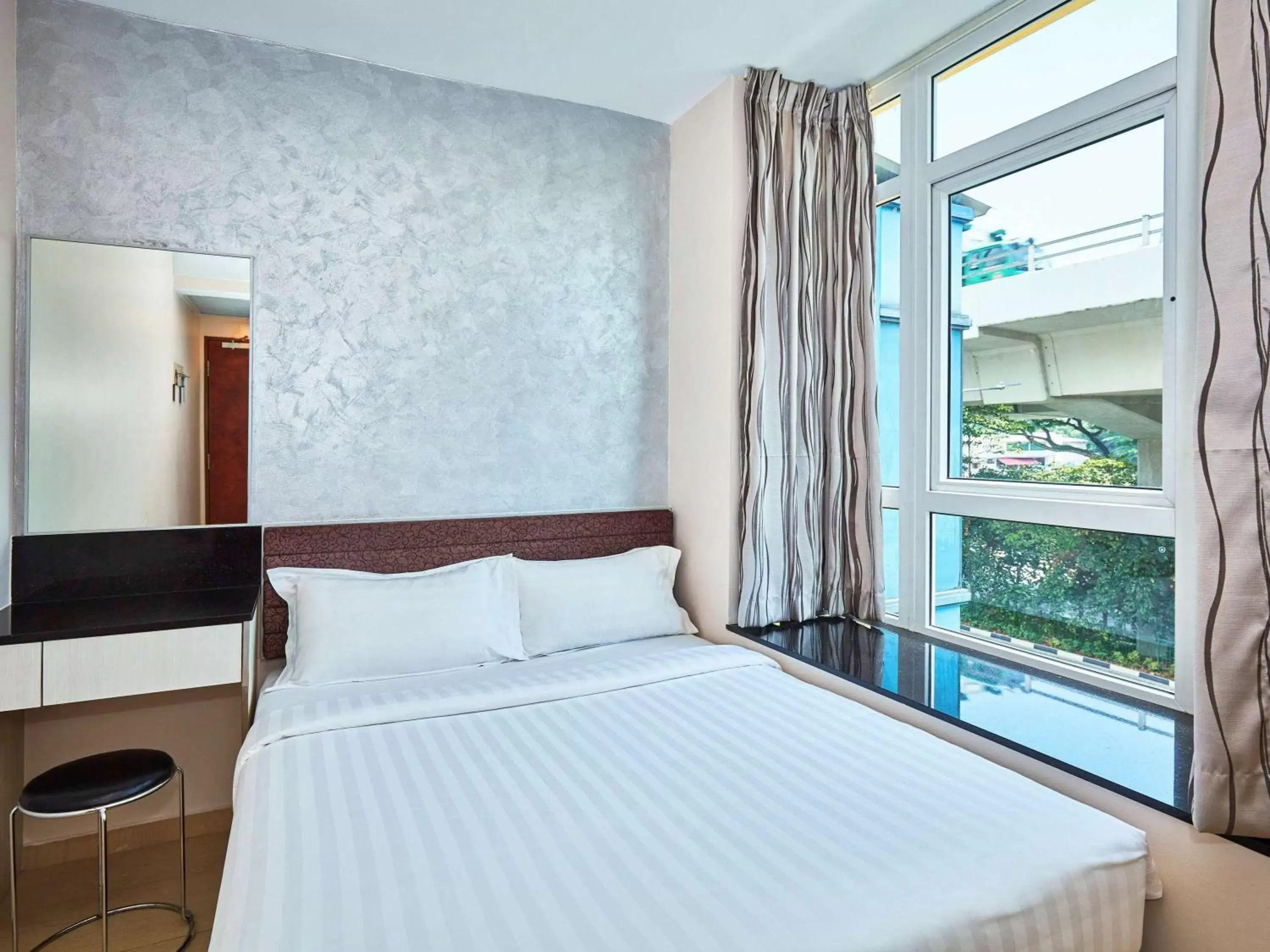 Bedroom, Bed in ibis budget Singapore Mount Faber
