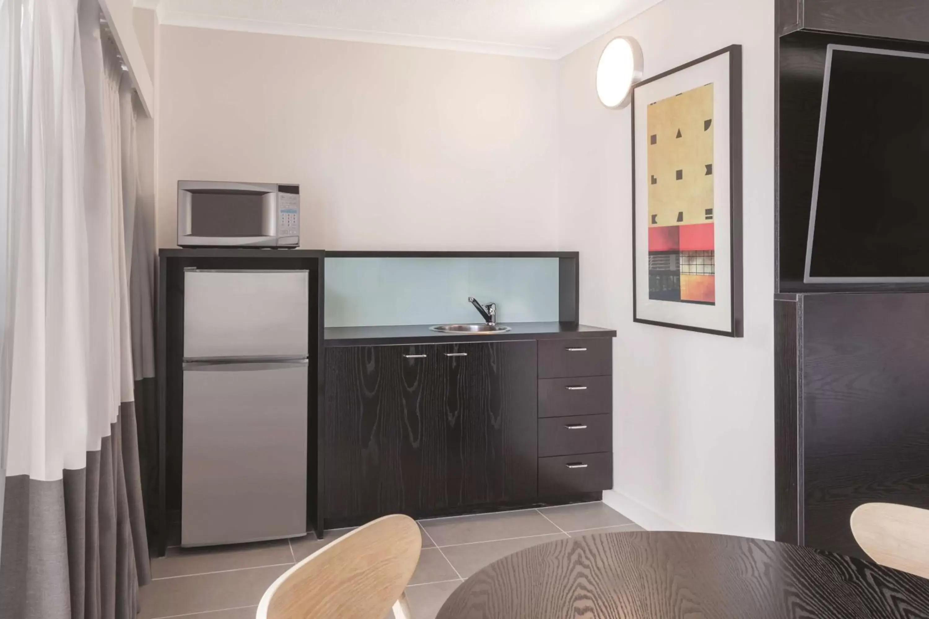 Kitchen or kitchenette, Kitchen/Kitchenette in Vibe Hotel Gold Coast