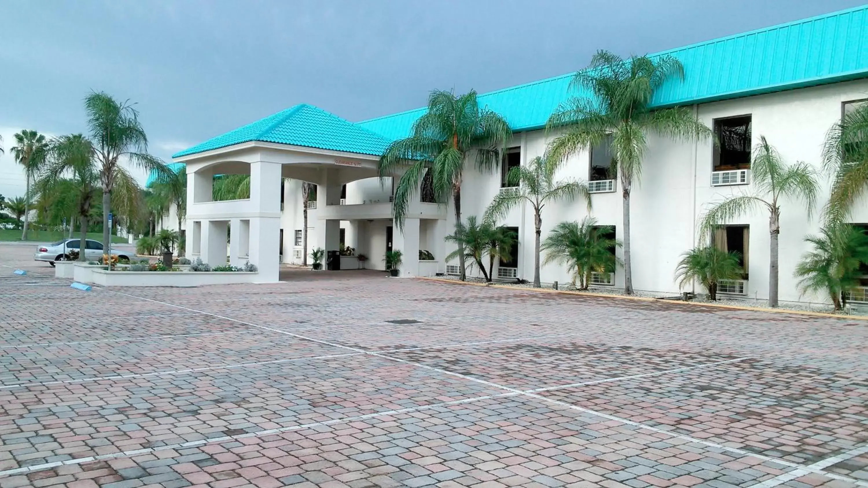 Facade/entrance, Property Building in Days Inn & Suites by Wyndham Lake Okeechobee