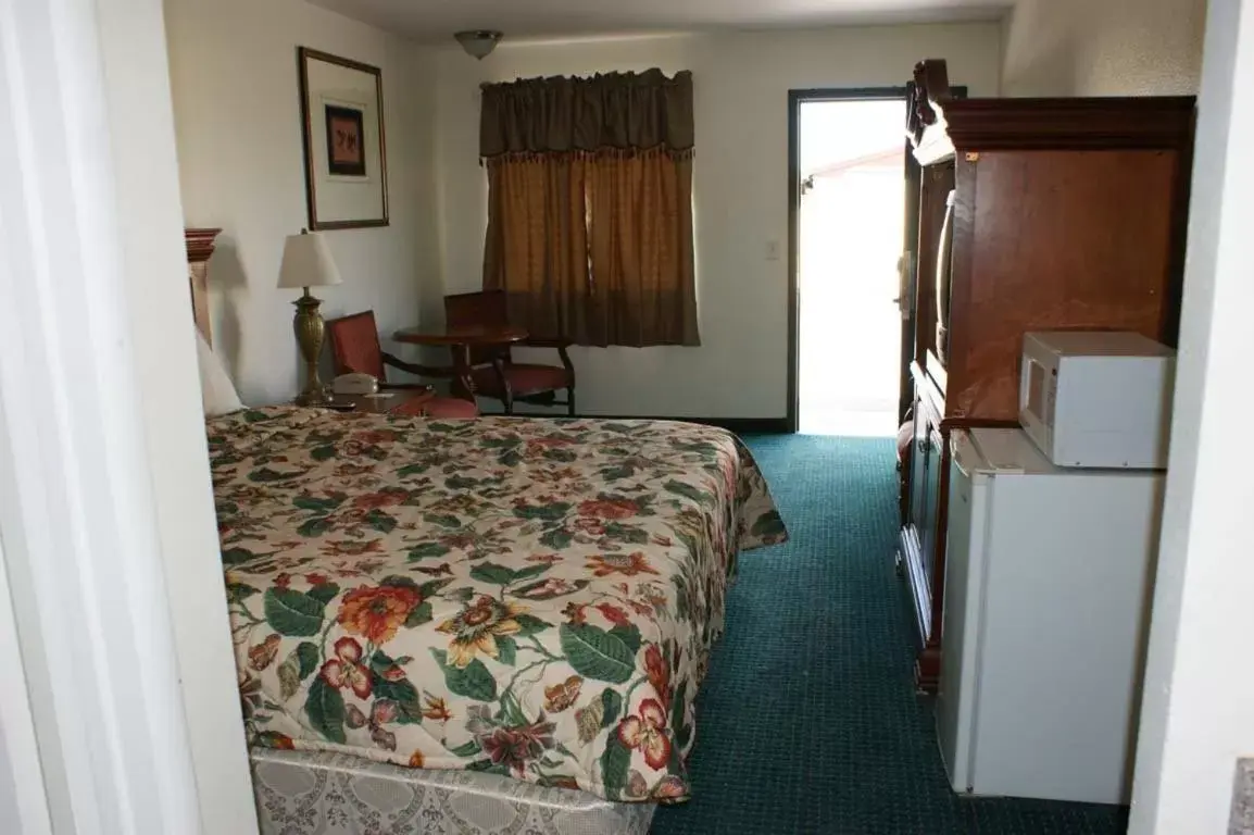 King Room in HWY Express Inn and Suites King Room in HWY Express Inn and Suites