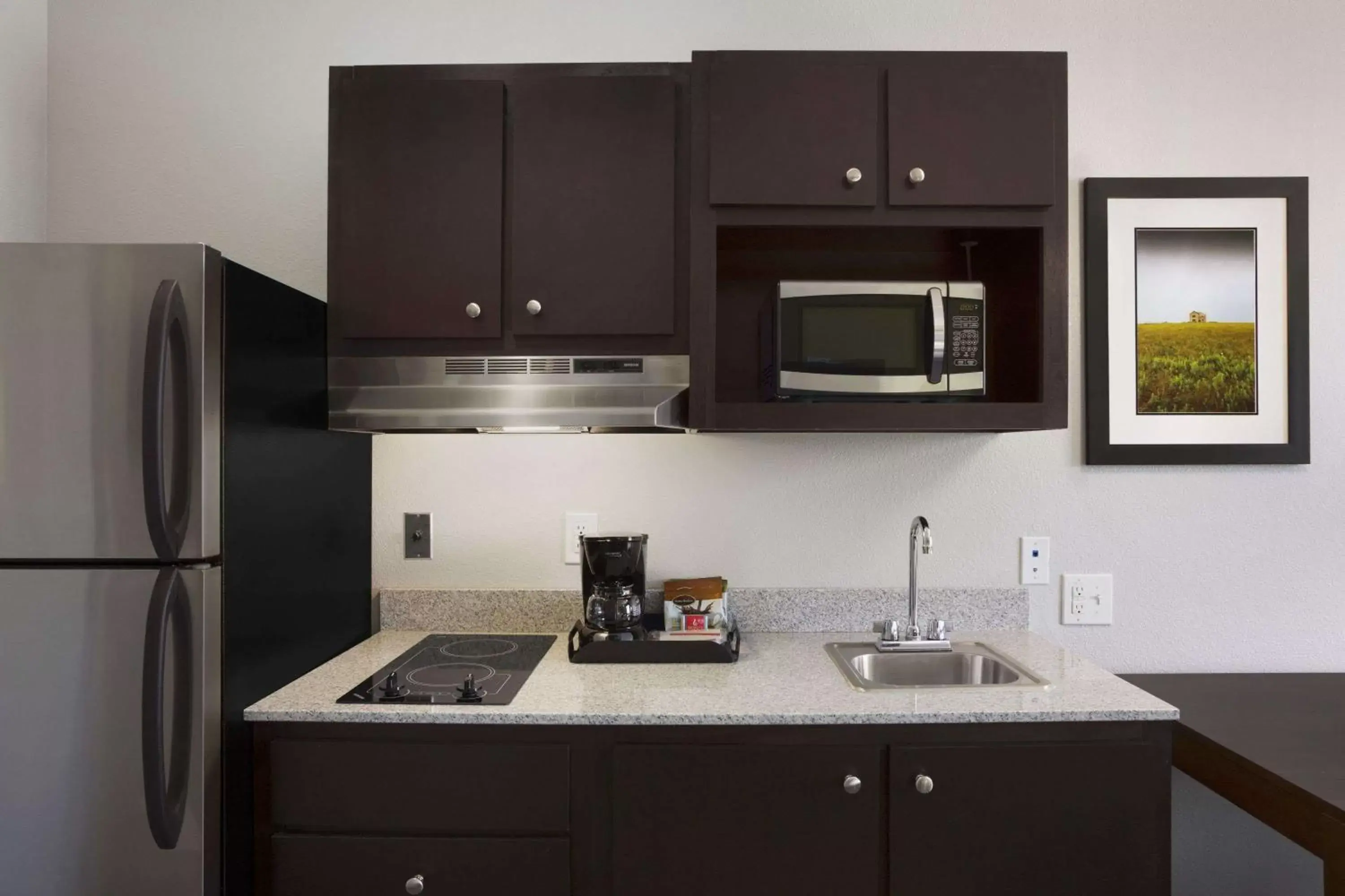 Photo of the whole room, Kitchen/Kitchenette in Hawthorn Suites by Wyndham San Angelo
