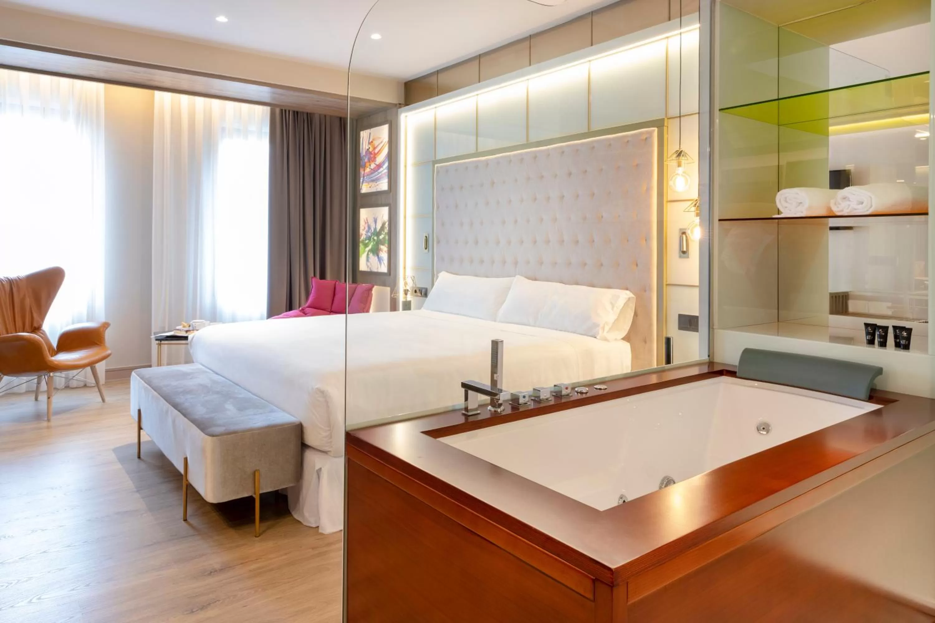 Photo of the whole room, Bed in Barceló Ourense