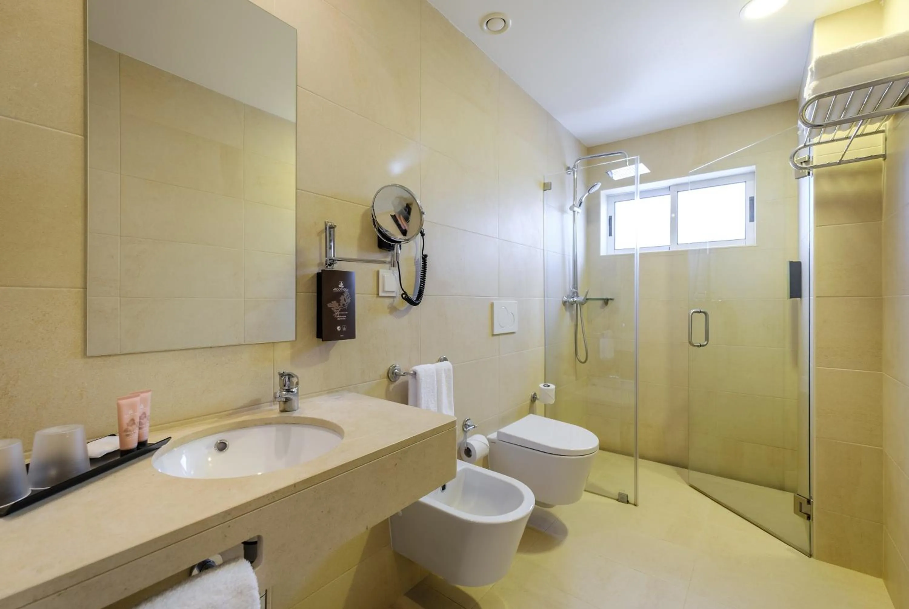 Toilet in Hotel Regina