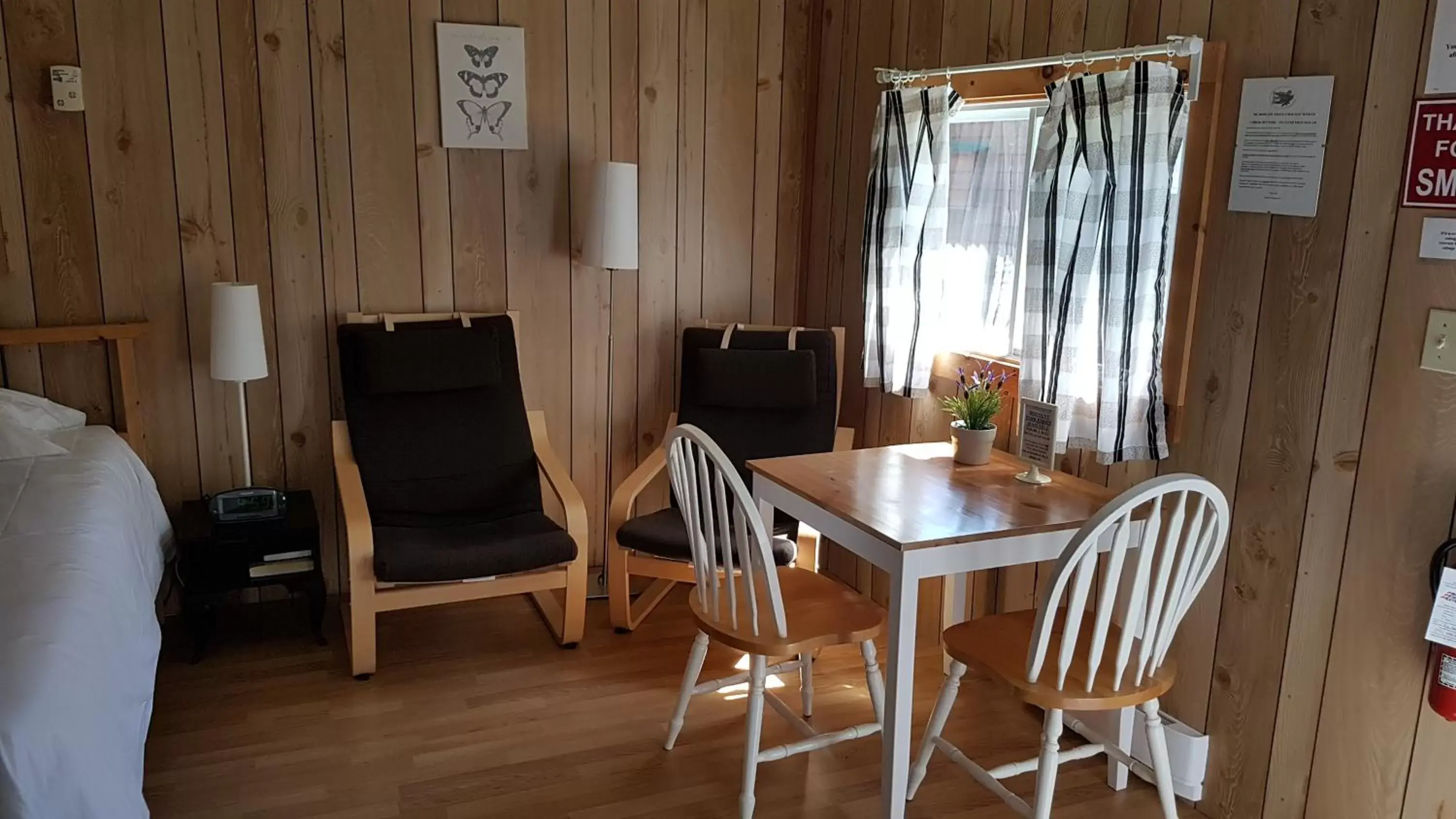 Dining Area in Parkway Cottage Resort and Trading Post