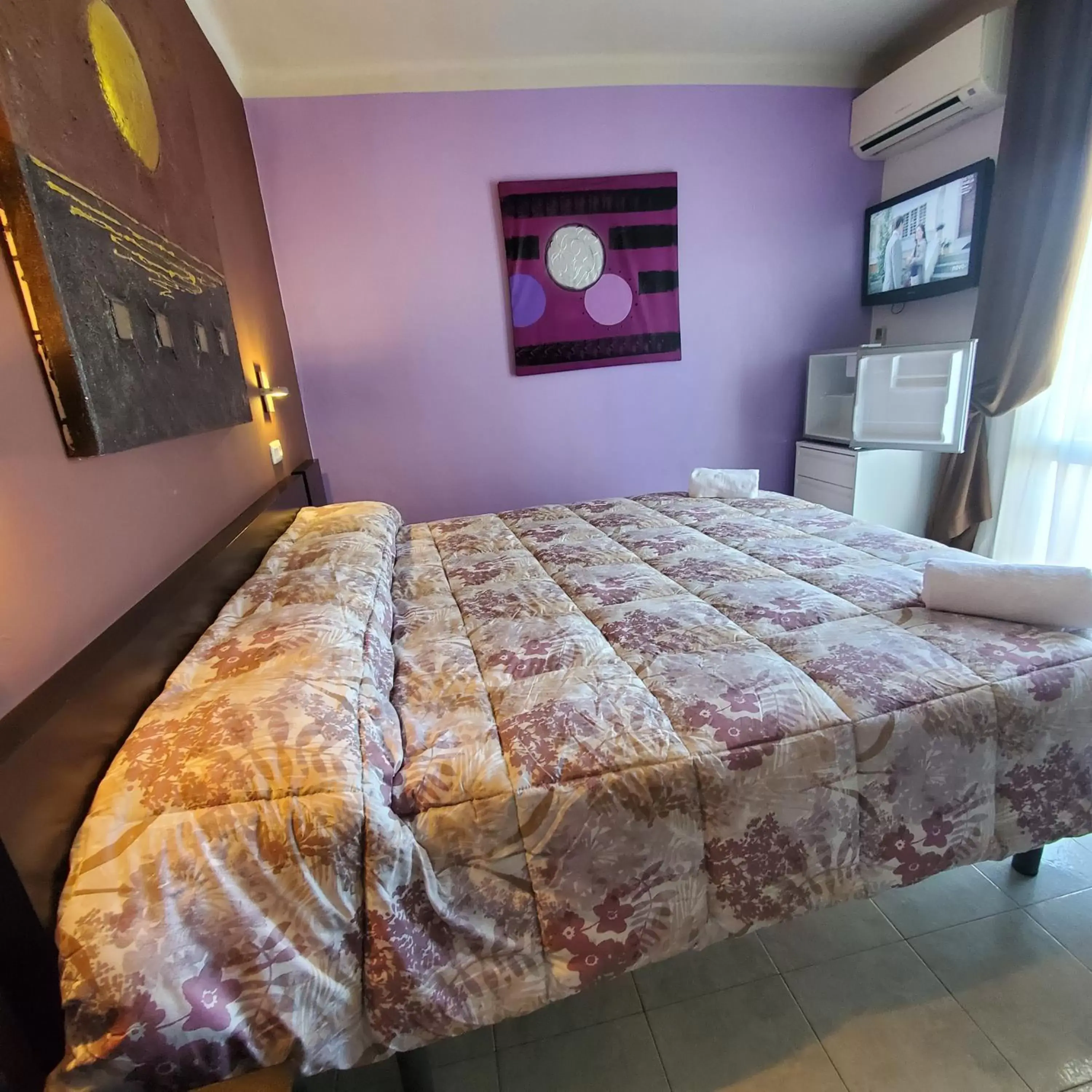 Photo of the whole room, Bed in Ampuria Inn