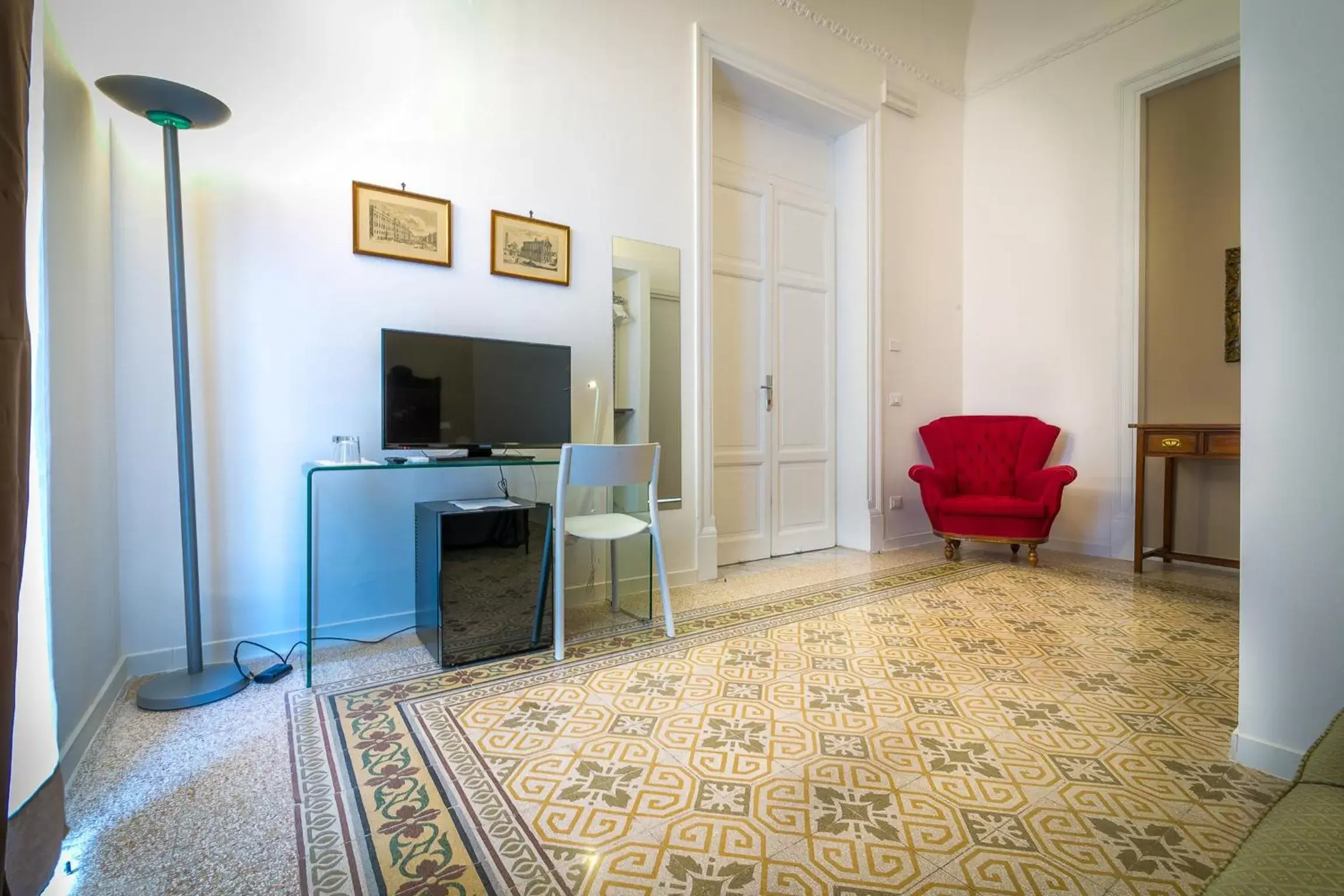 Photo of the whole room, Seating Area in Liberty Suites