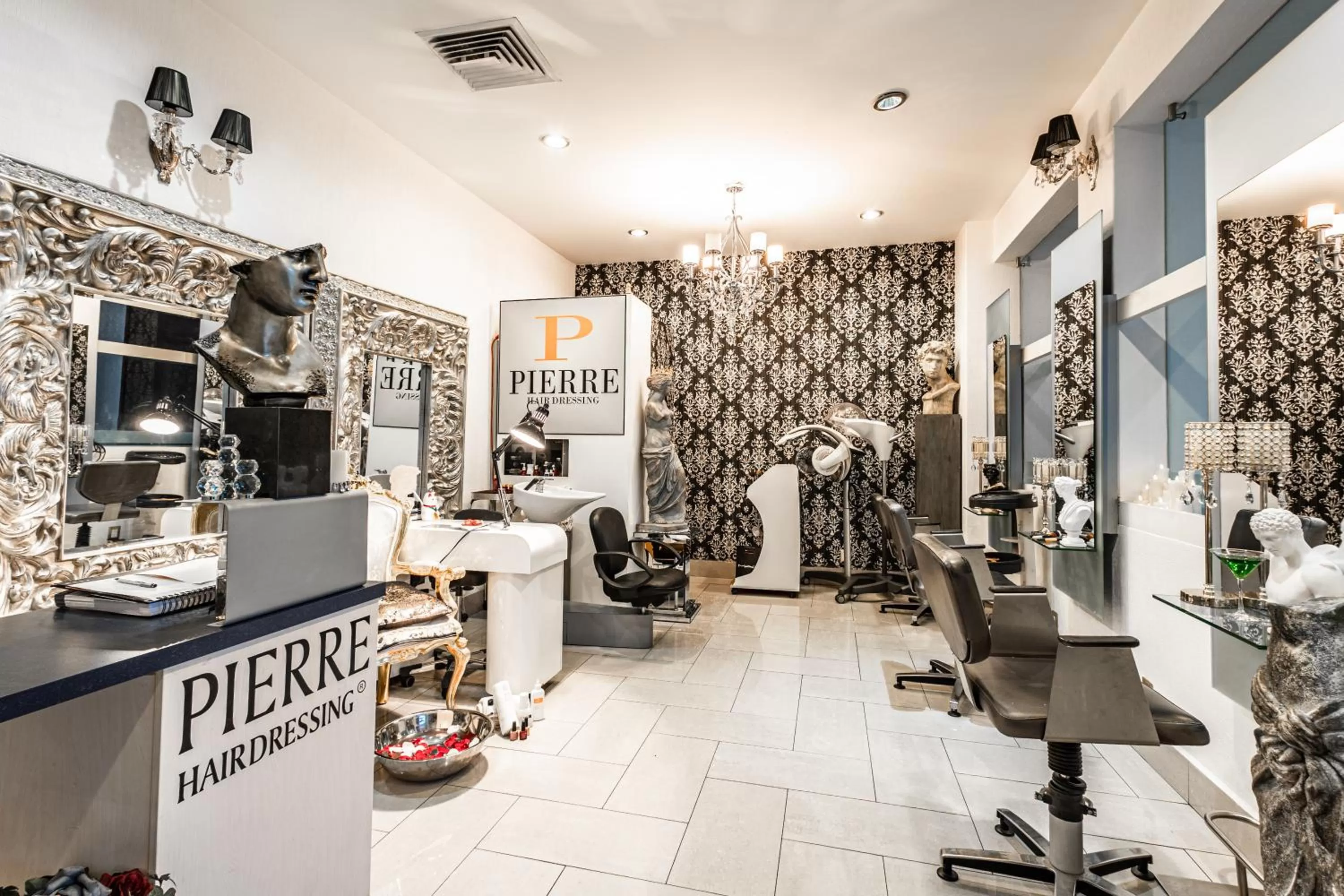 hair dryier in Suites Inn la Muralla Hotel & Spa