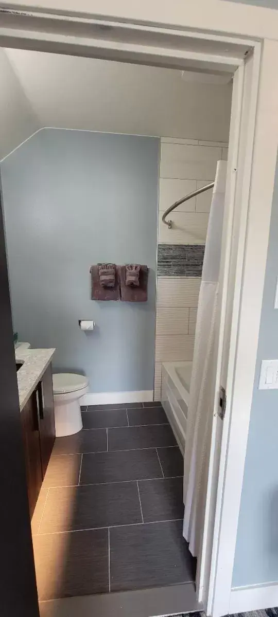 Bathroom in The Seaside Oceanfront Inn