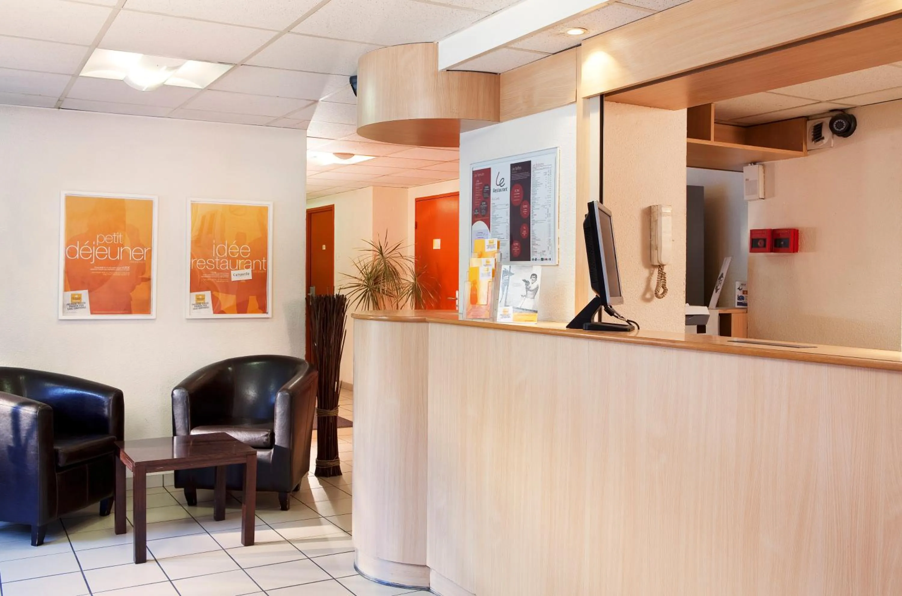 Lobby or reception in Premiere Classe Le Blanc Mesnil