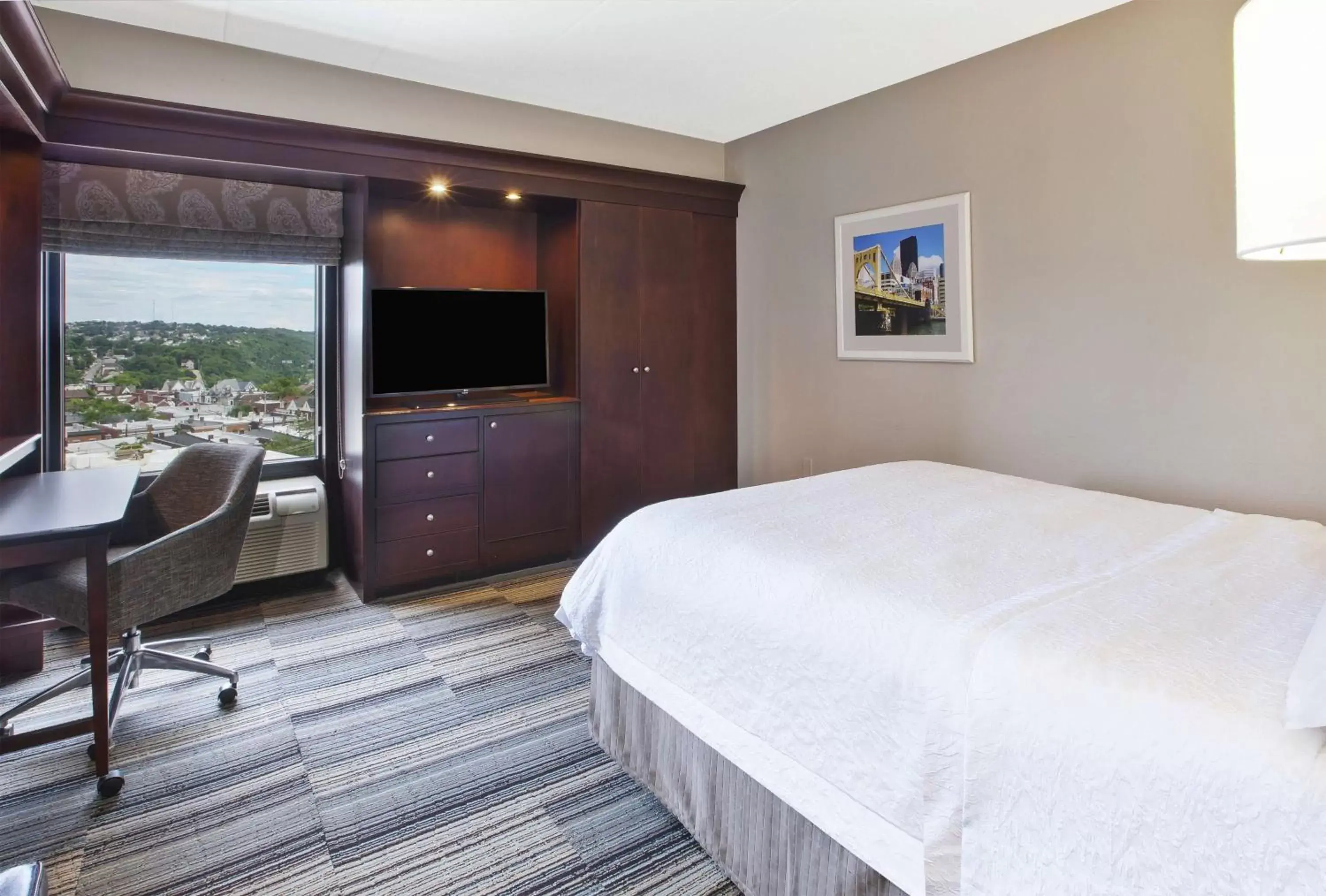 Bedroom, Bed in Hampton Inn Pittsburgh University Medical Center