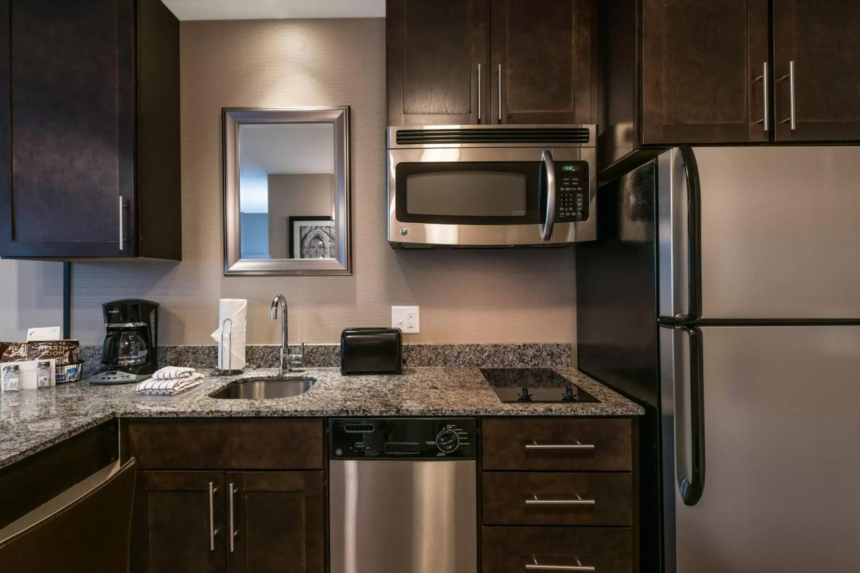 Kitchen or kitchenette, Kitchen/Kitchenette in Residence Inn by Marriott Boston Needham