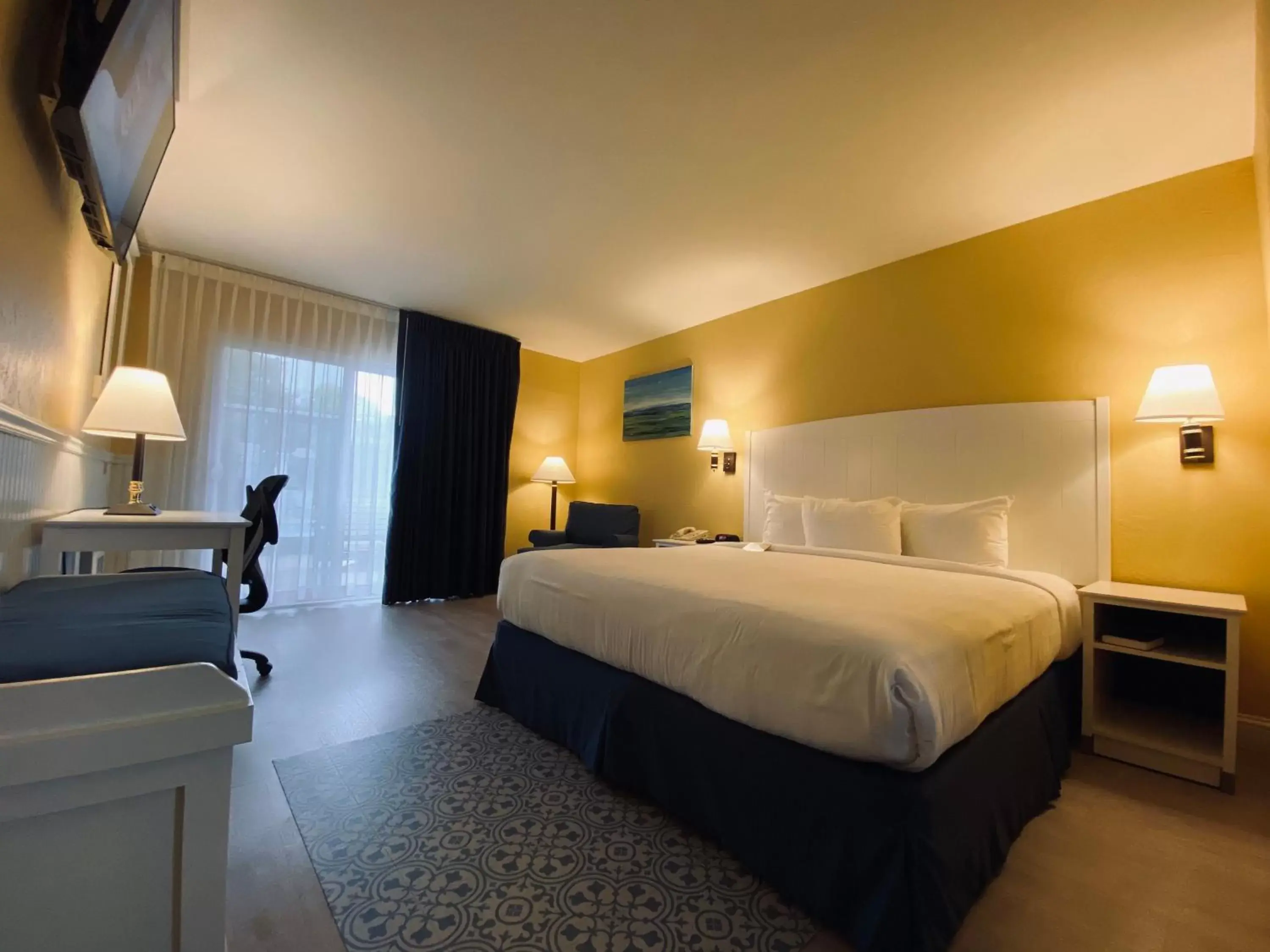 Bedroom, Bed in Monterey Bay Lodge Bedroom, Bed in Monterey Bay Lodge