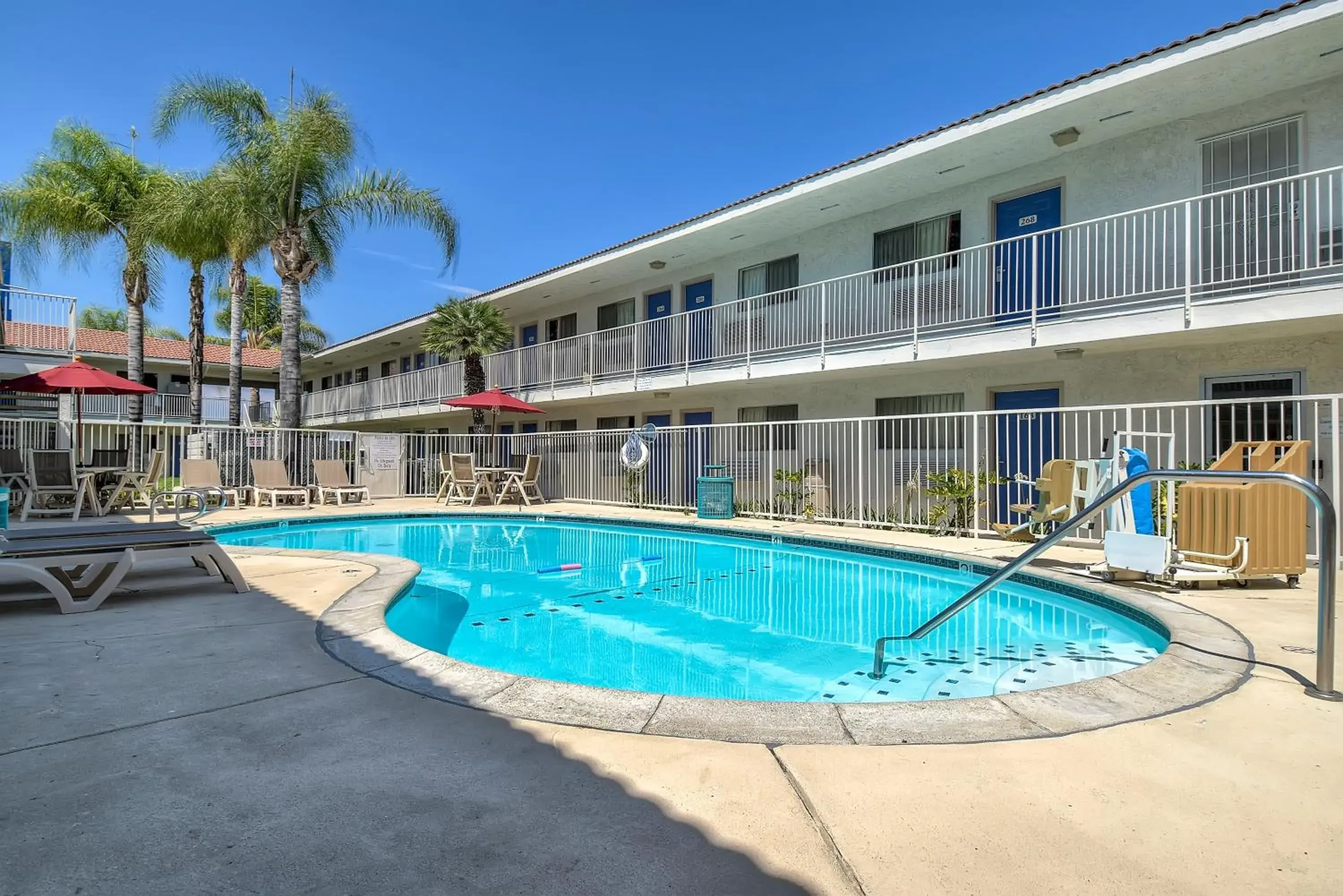 Property building, Swimming Pool in Motel 6-Rowland Heights, CA - Los Angeles - Pomona
