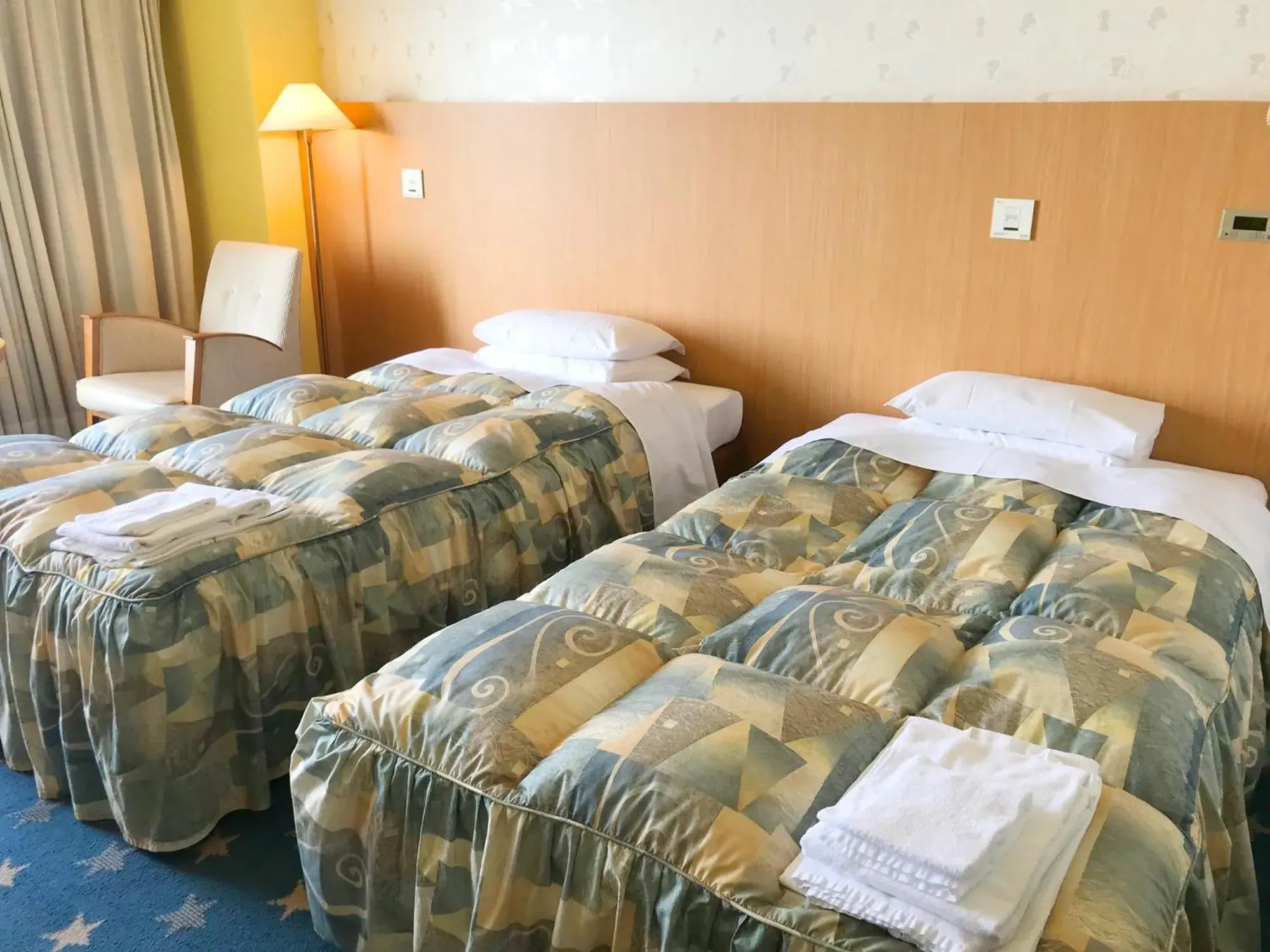 Photo of the whole room, Bed in Hotel Seagull Tempozan Osaka