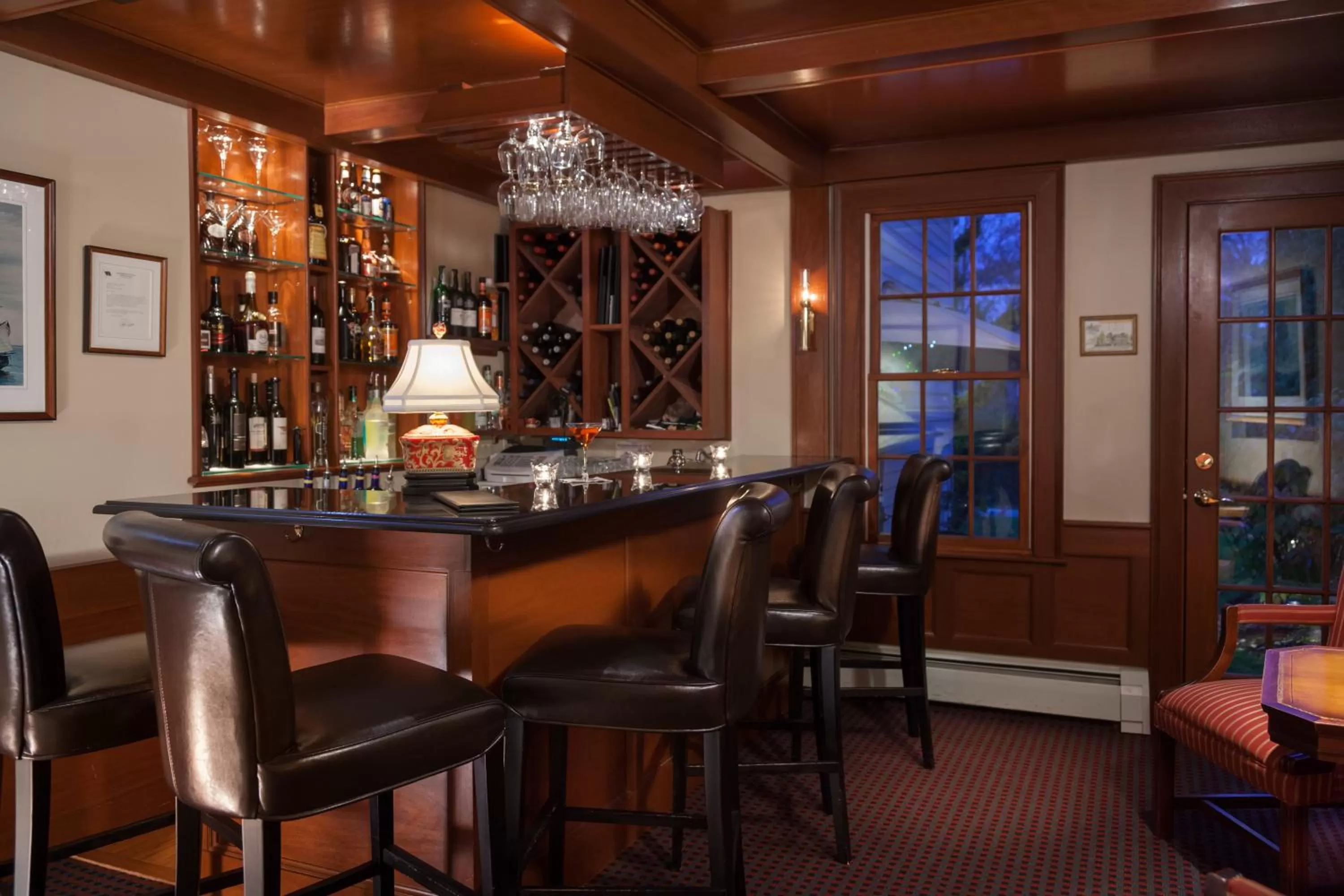 Restaurant/places to eat in Harbor Light Inn