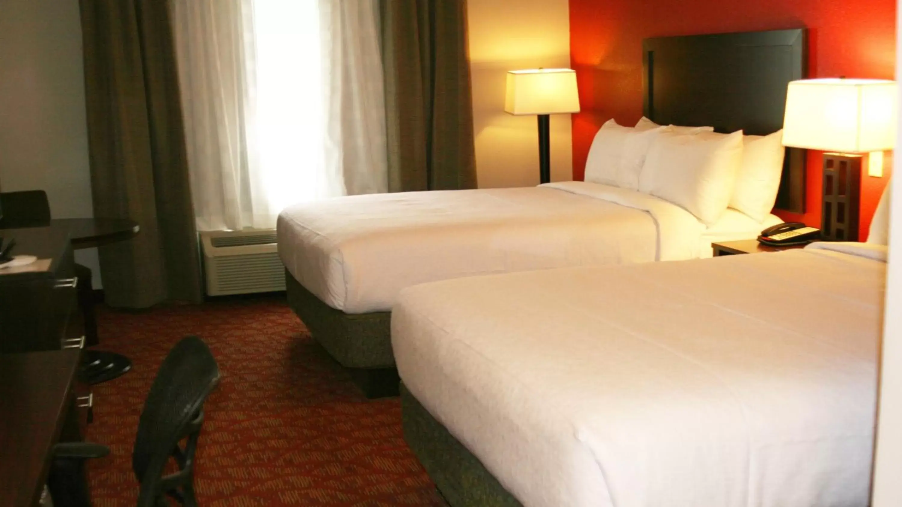 Photo of the whole room, Bed in Holiday Inn Guin, an IHG Hotel