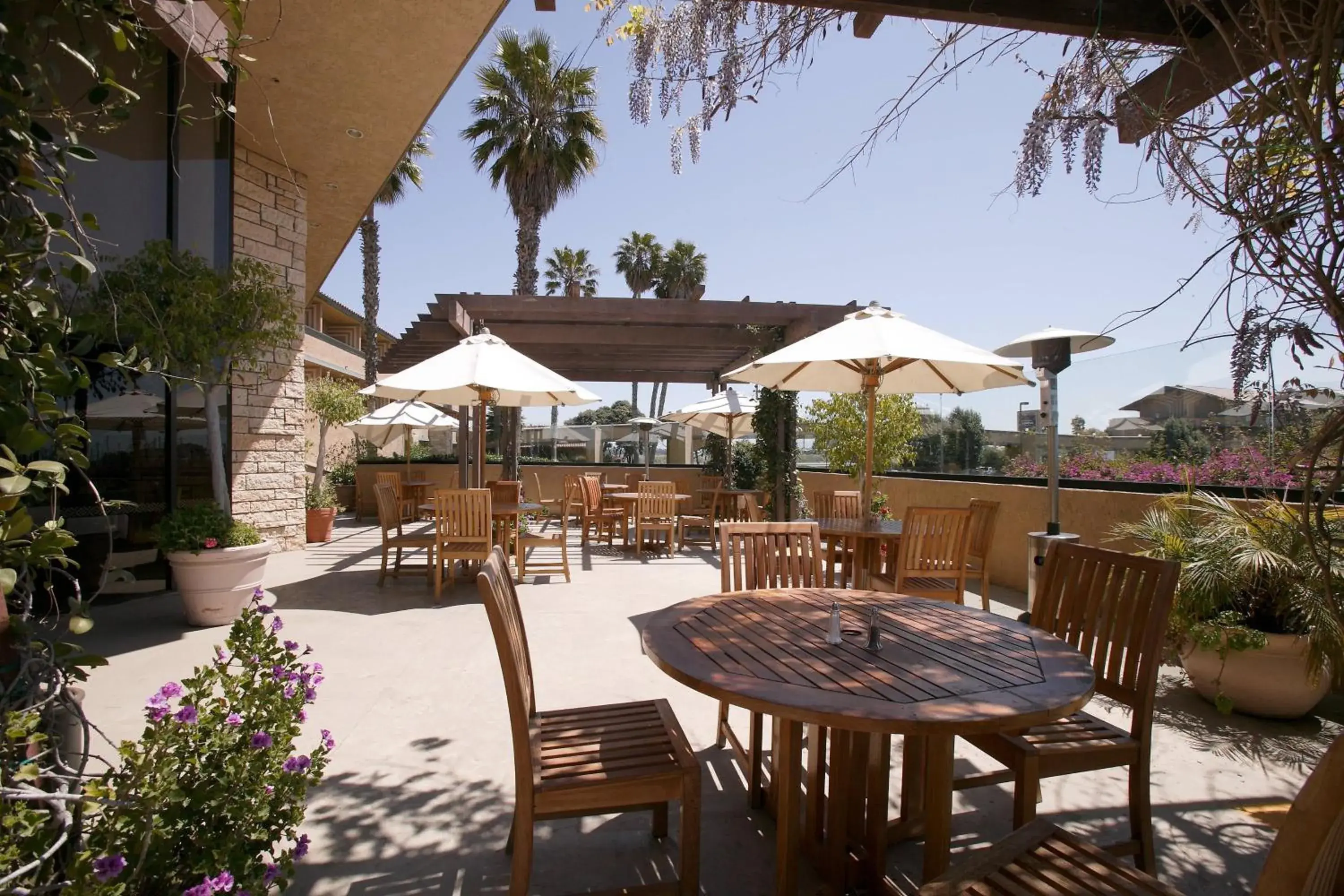 Restaurant/Places to Eat in Four Points By Sheraton Ventura Harbor Resort