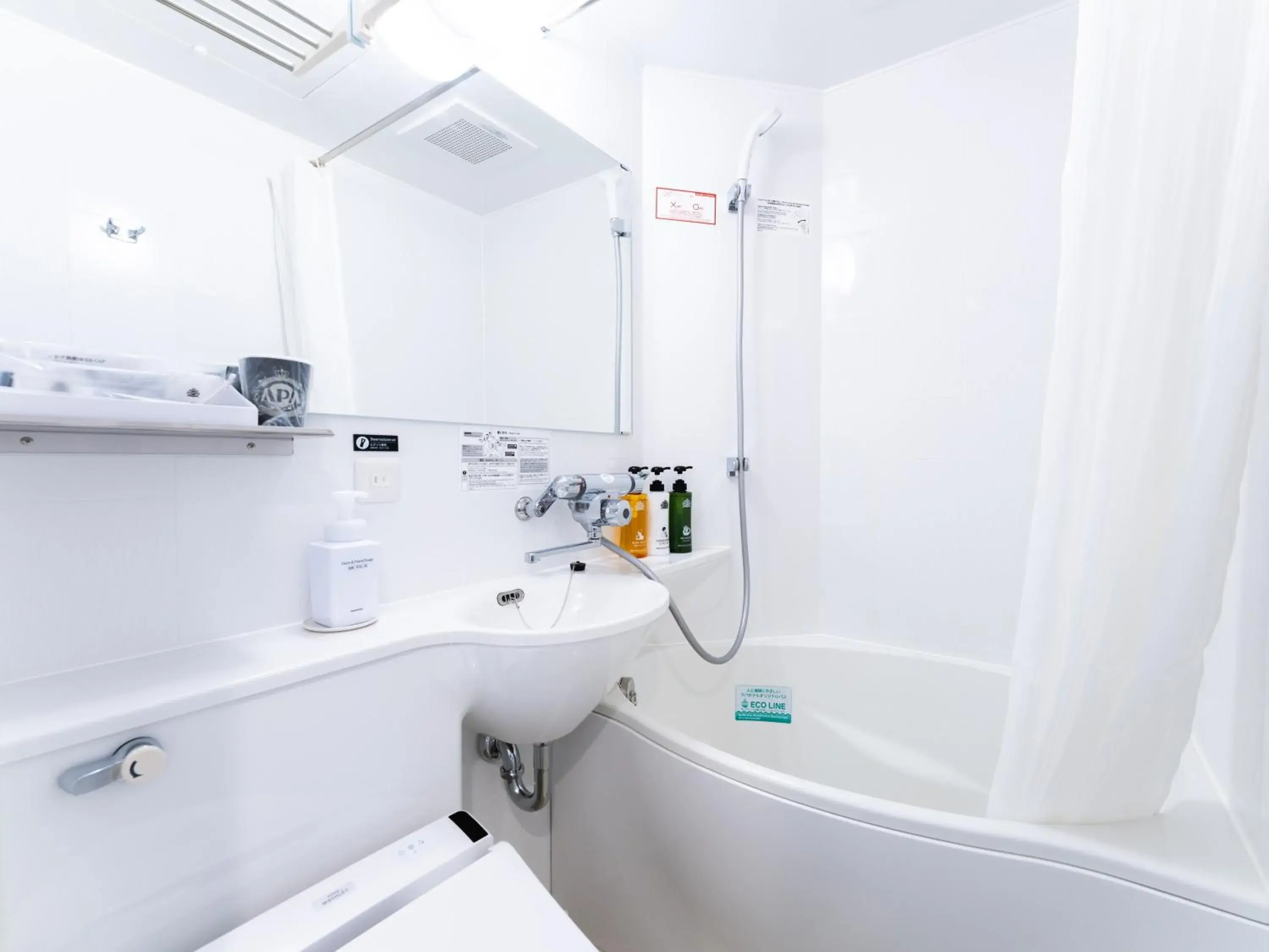 Photo of the whole room, Bathroom in APA Hotel Osaka Kadomashi Ekimae