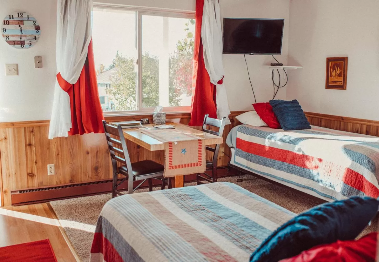 Bed in Pioneer Inn Downtown