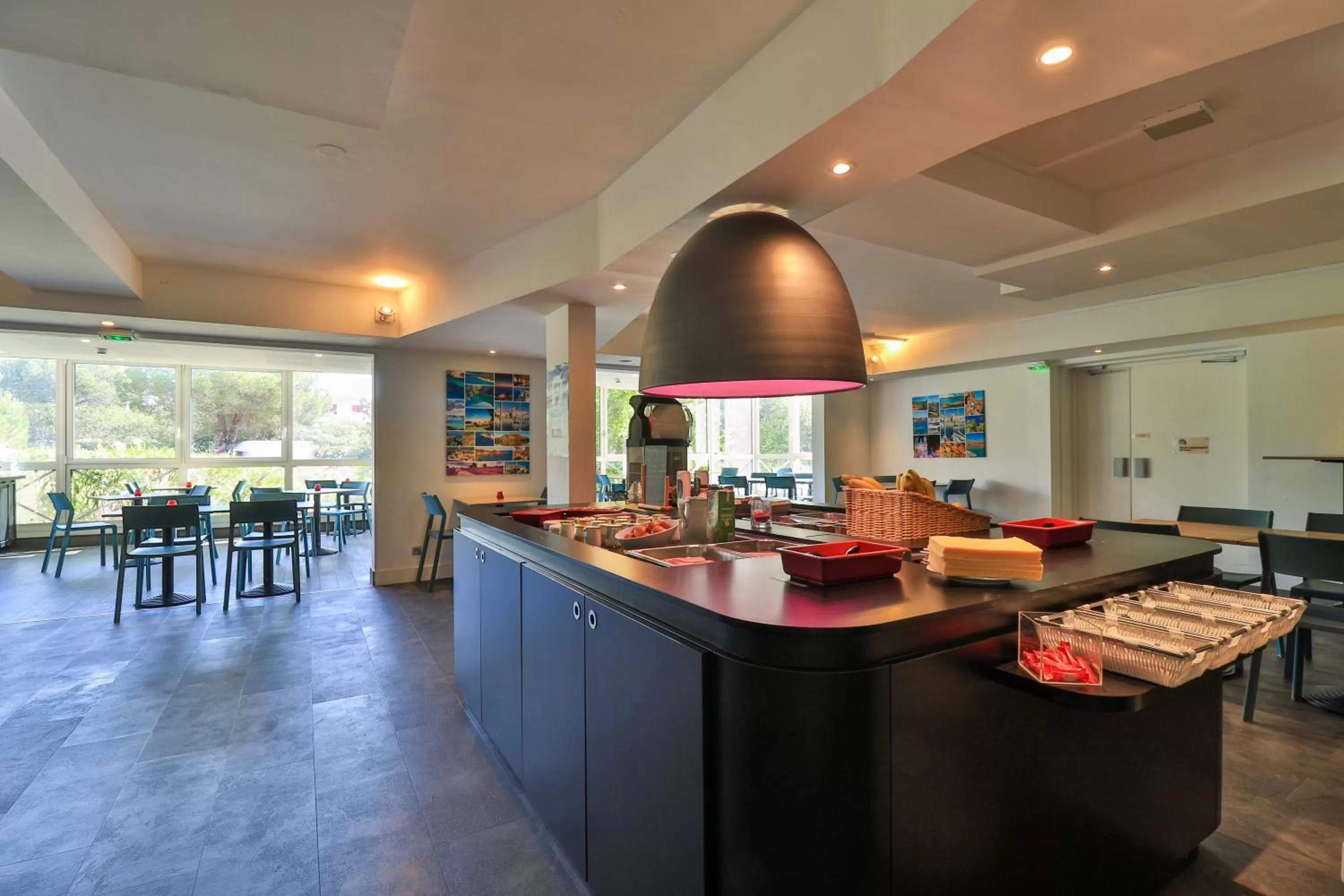 Restaurant/places to eat in Hôtel restaurant Kyriad Fréjus