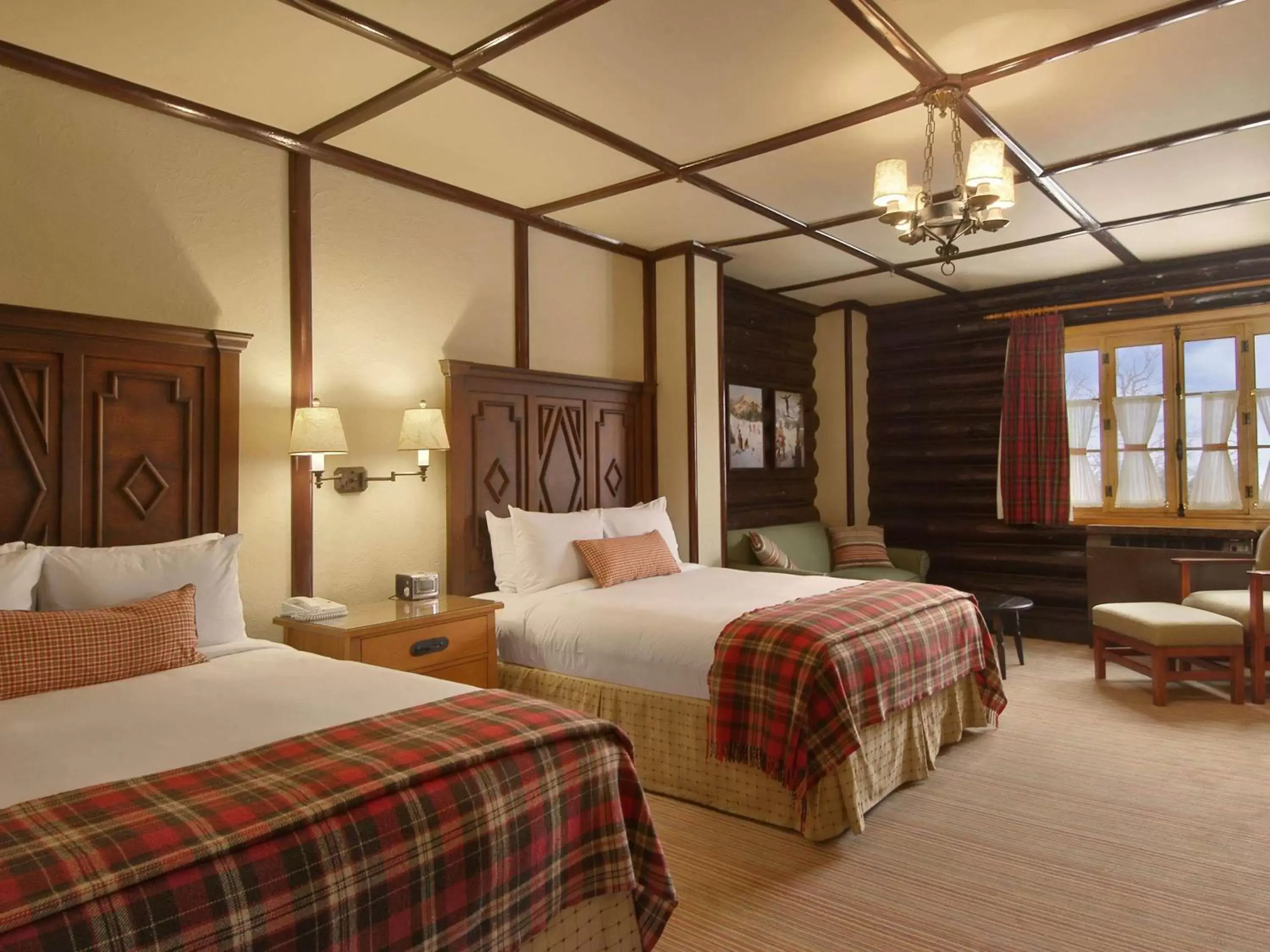 Photo of the whole room, Bed in Fairmont Le Chateau Montebello